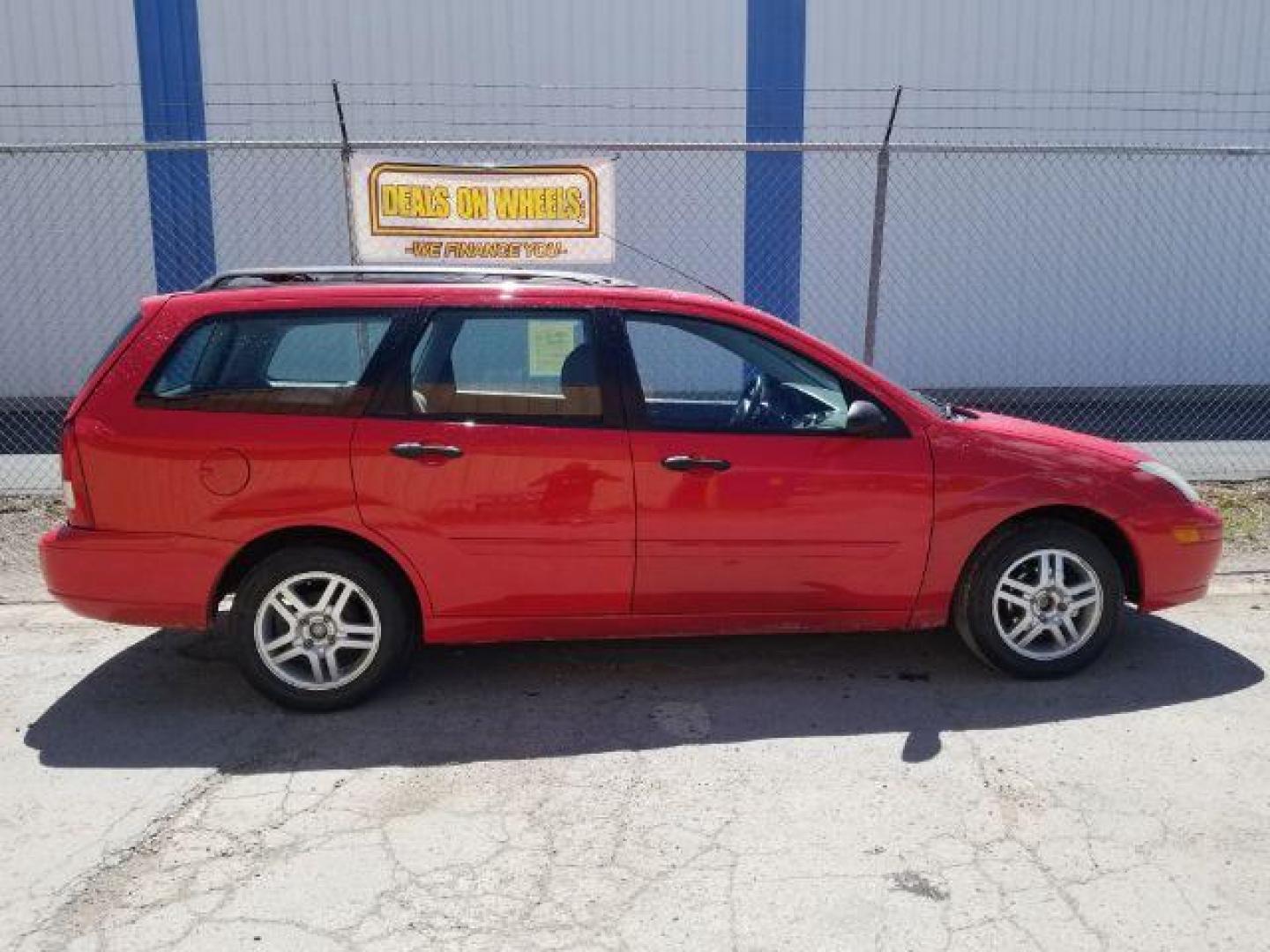 2004 Ford Focus Wagon SE (1FAHP36364W) with an 2.0L L4 DOHC 16V engine, located at 1821 N Montana Ave., Helena, MT, 59601, 46.603447, -112.022781 - Photo#5