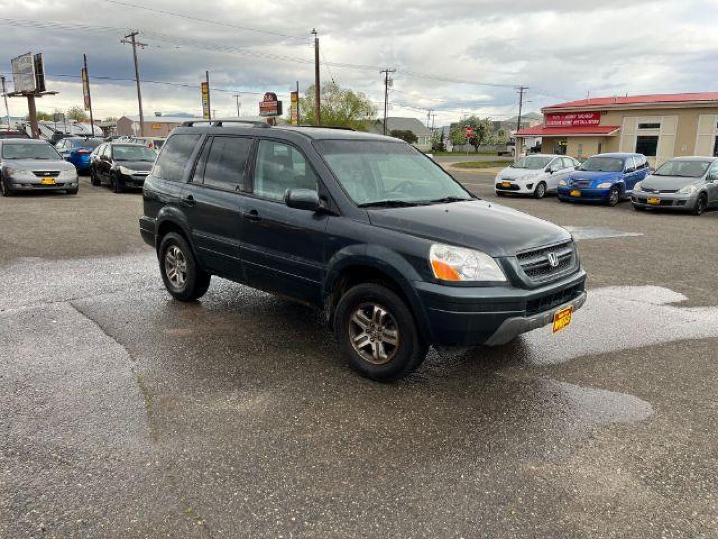 2004 Honda Pilot EX w/ Leather (2HKYF18584H) with an 3.5L V6 SOHC 24V engine, 5-Speed Automatic transmission, located at 1821 N Montana Ave., Helena, MT, 59601, 46.603447, -112.022781 - Photo#2