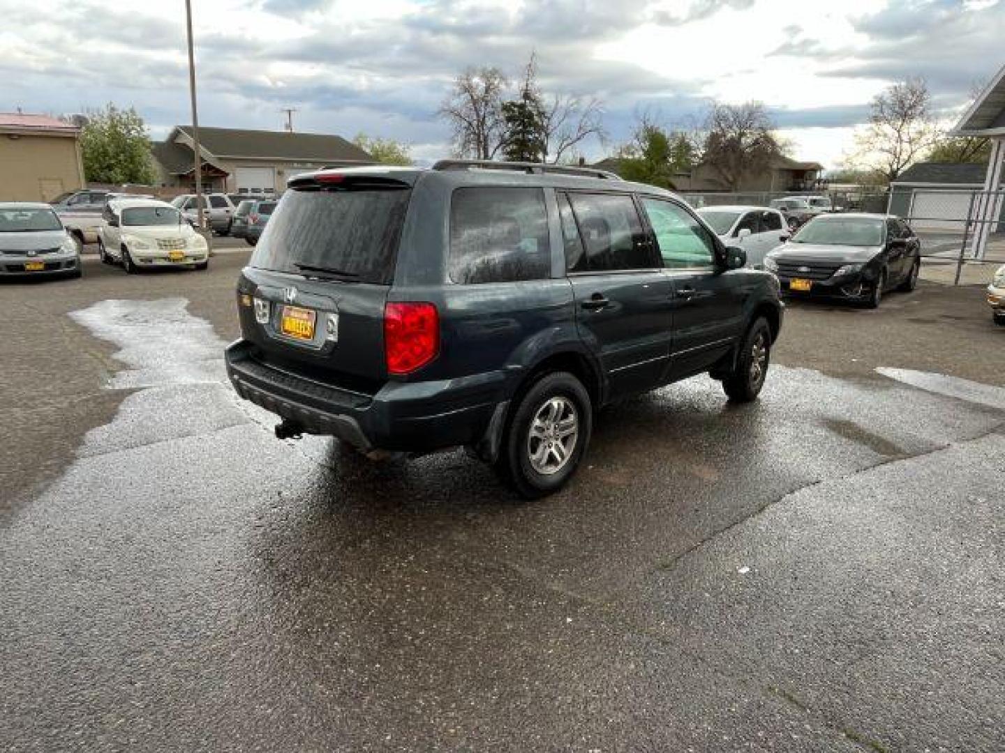 2004 Honda Pilot EX w/ Leather (2HKYF18584H) with an 3.5L V6 SOHC 24V engine, 5-Speed Automatic transmission, located at 1821 N Montana Ave., Helena, MT, 59601, 46.603447, -112.022781 - Photo#3