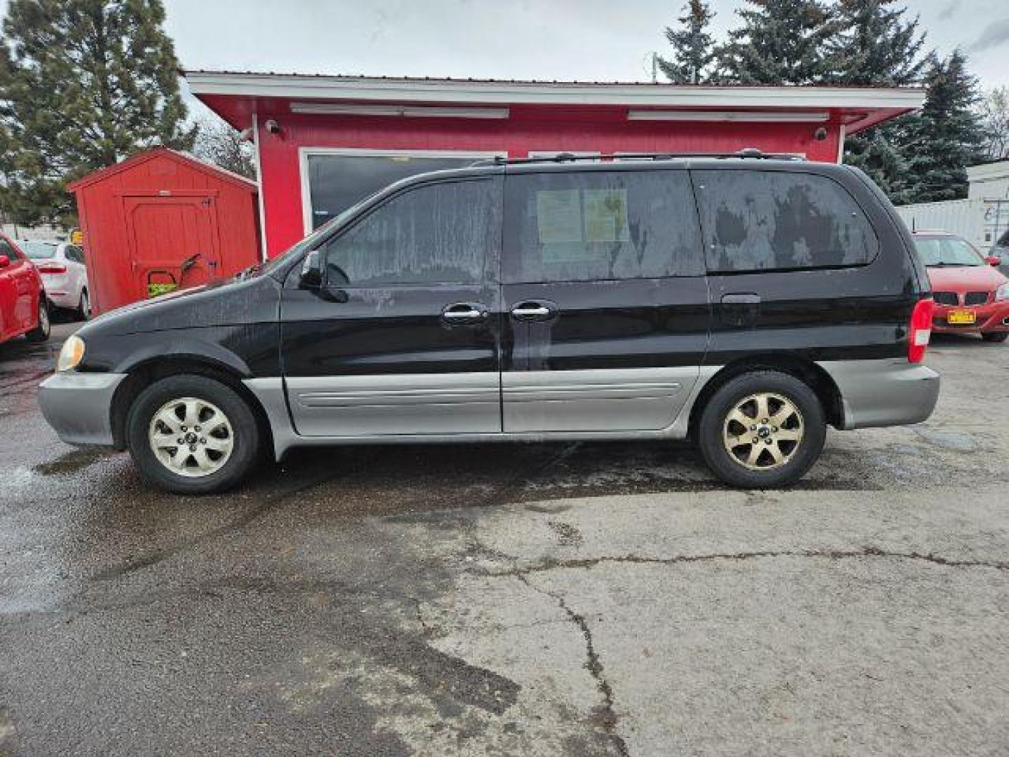 2004 Kia Sedona LX (KNDUP131046) with an 3.5L V6 DOHC 16V engine, 5-Speed Automatic transmission, located at 601 E. Idaho St., Kalispell, MT, 59901, 48.203983, -114.308662 - Photo#1