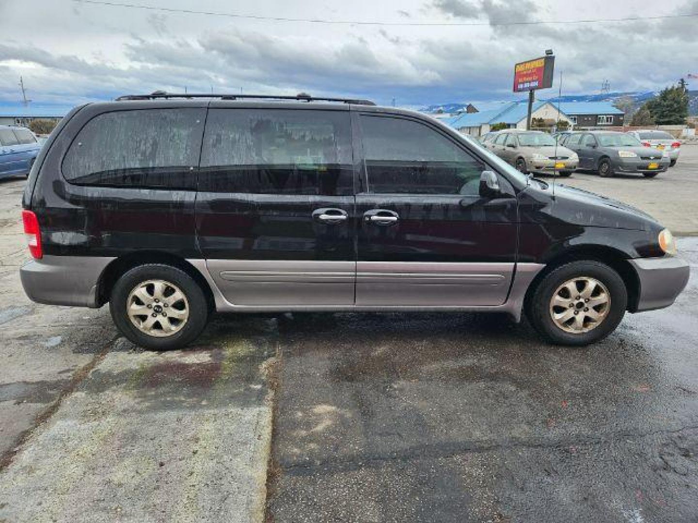 2004 Kia Sedona LX (KNDUP131046) with an 3.5L V6 DOHC 16V engine, 5-Speed Automatic transmission, located at 601 E. Idaho St., Kalispell, MT, 59901, 48.203983, -114.308662 - Photo#5