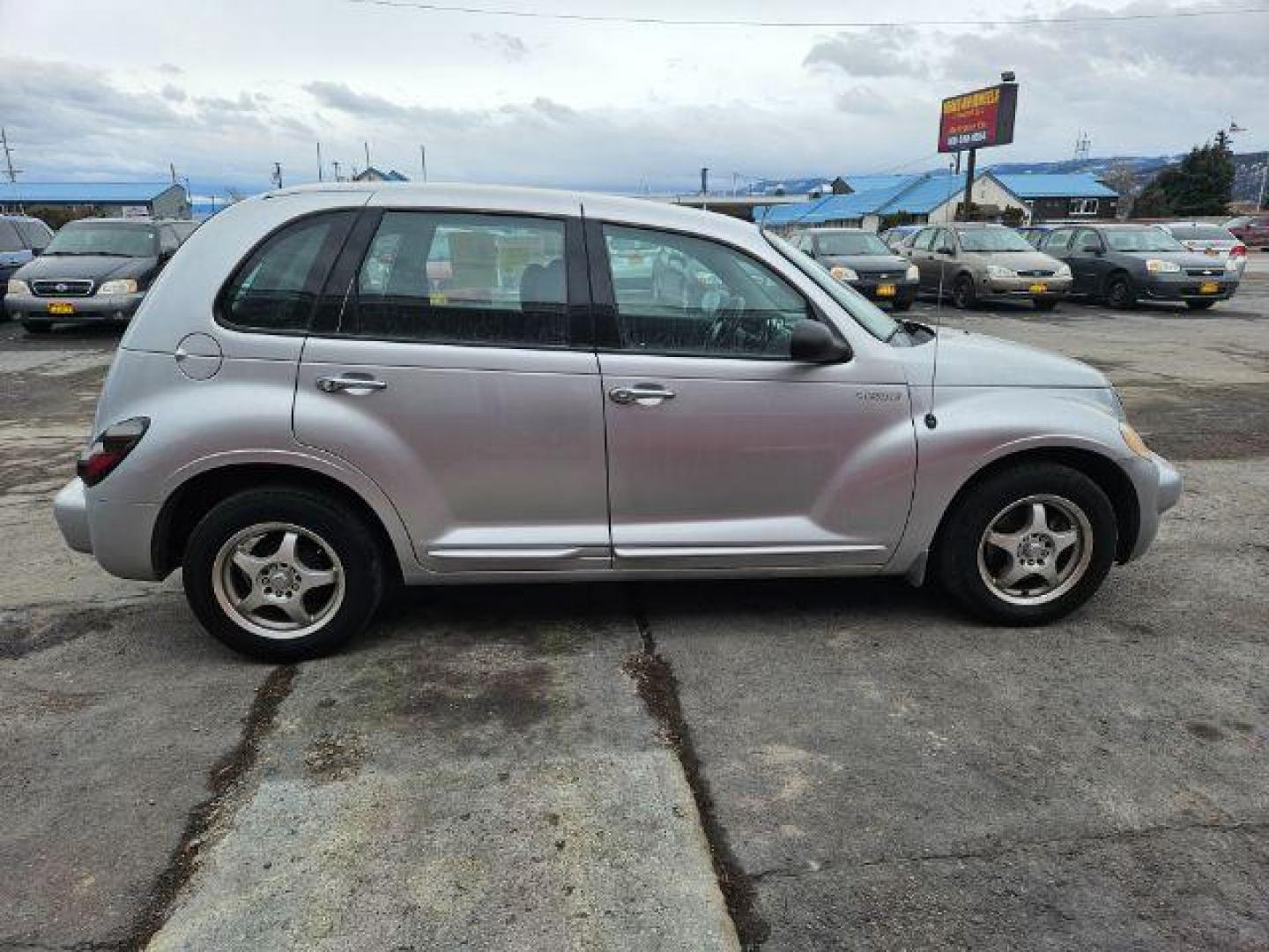 2005 Chrysler PT Cruiser Touring Edition (3C4FY58B85T) with an 2.4L L4 DOHC 16V engine, located at 601 E. Idaho St., Kalispell, MT, 59901, 48.203983, -114.308662 - Photo#5