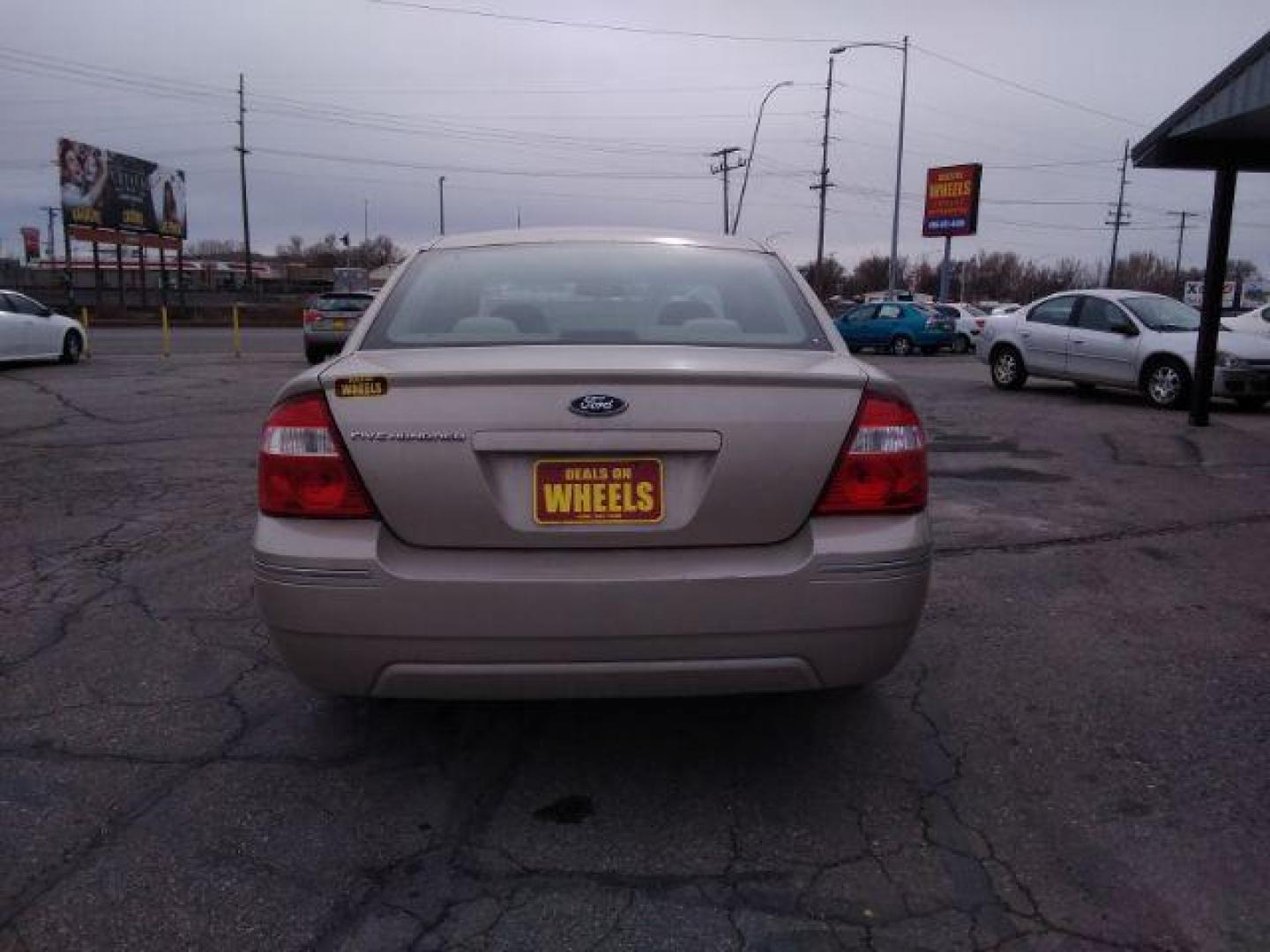 2005 Ford Five Hundred SE (1FAFP23135G) with an 3.0L V6 DOHC 24V engine, located at 4047 Montana Ave., Billings, MT, 59101, 45.770847, -108.529800 - Photo#6