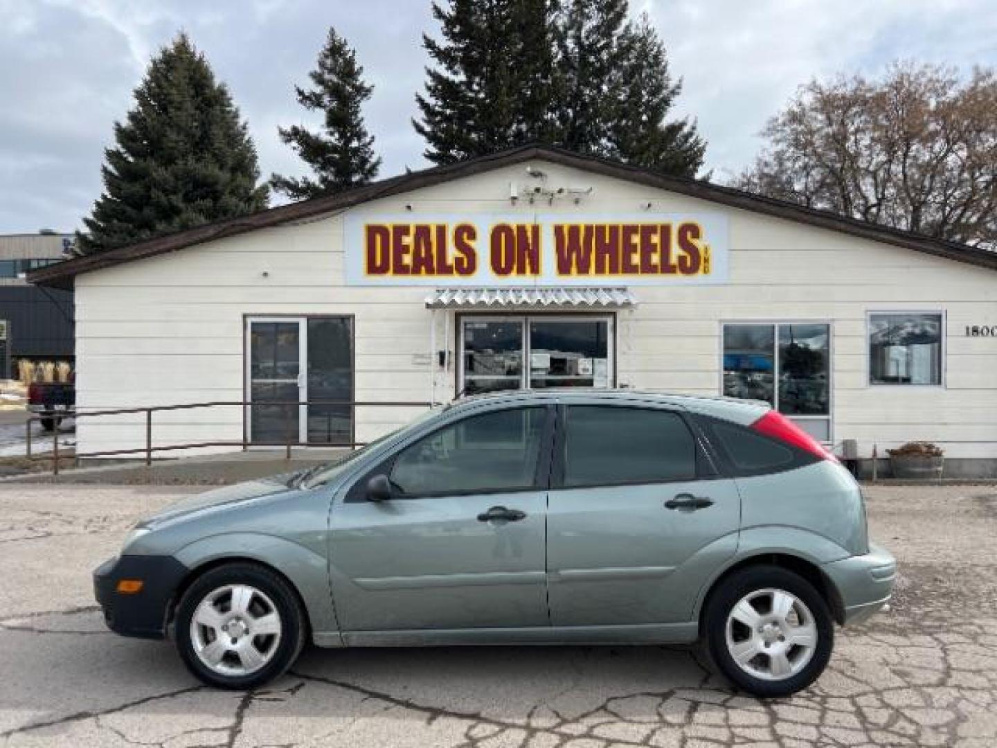 2005 Ford Focus ZX5 SES (3FAHP37N85R) with an 2.0L L4 DOHC 16V engine, located at 4047 Montana Ave., Billings, MT, 59101, 45.770847, -108.529800 - Photo#5