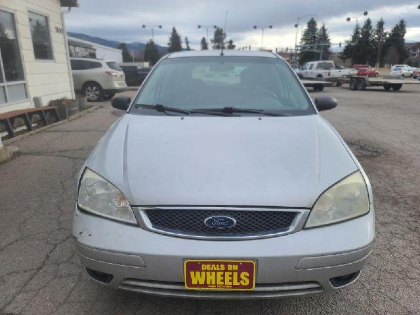 2005 CD Silver Metallic Ford Focus ZX5 SE (3FAFP37N45R) with an 2.0L L4 DOHC 16V engine, located at 1800 West Broadway, Missoula, 59808, (406) 543-1986, 46.881348, -114.023628 - Photo#1