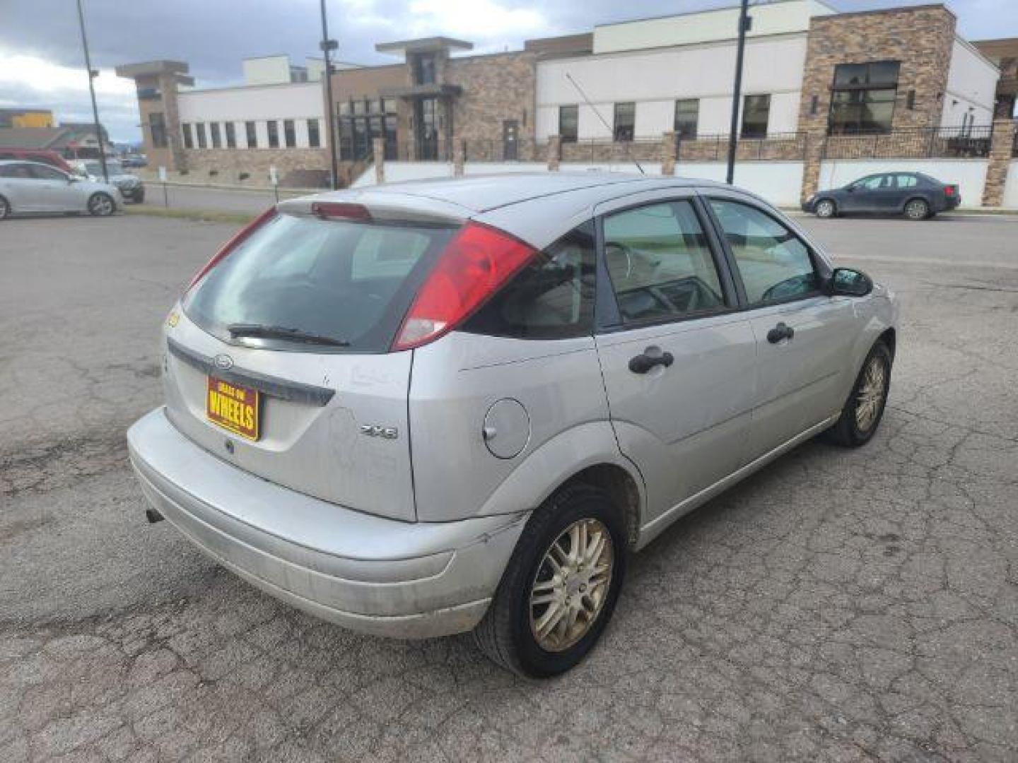 2005 CD Silver Metallic Ford Focus ZX5 SE (3FAFP37N45R) with an 2.0L L4 DOHC 16V engine, located at 1800 West Broadway, Missoula, 59808, (406) 543-1986, 46.881348, -114.023628 - Photo#3