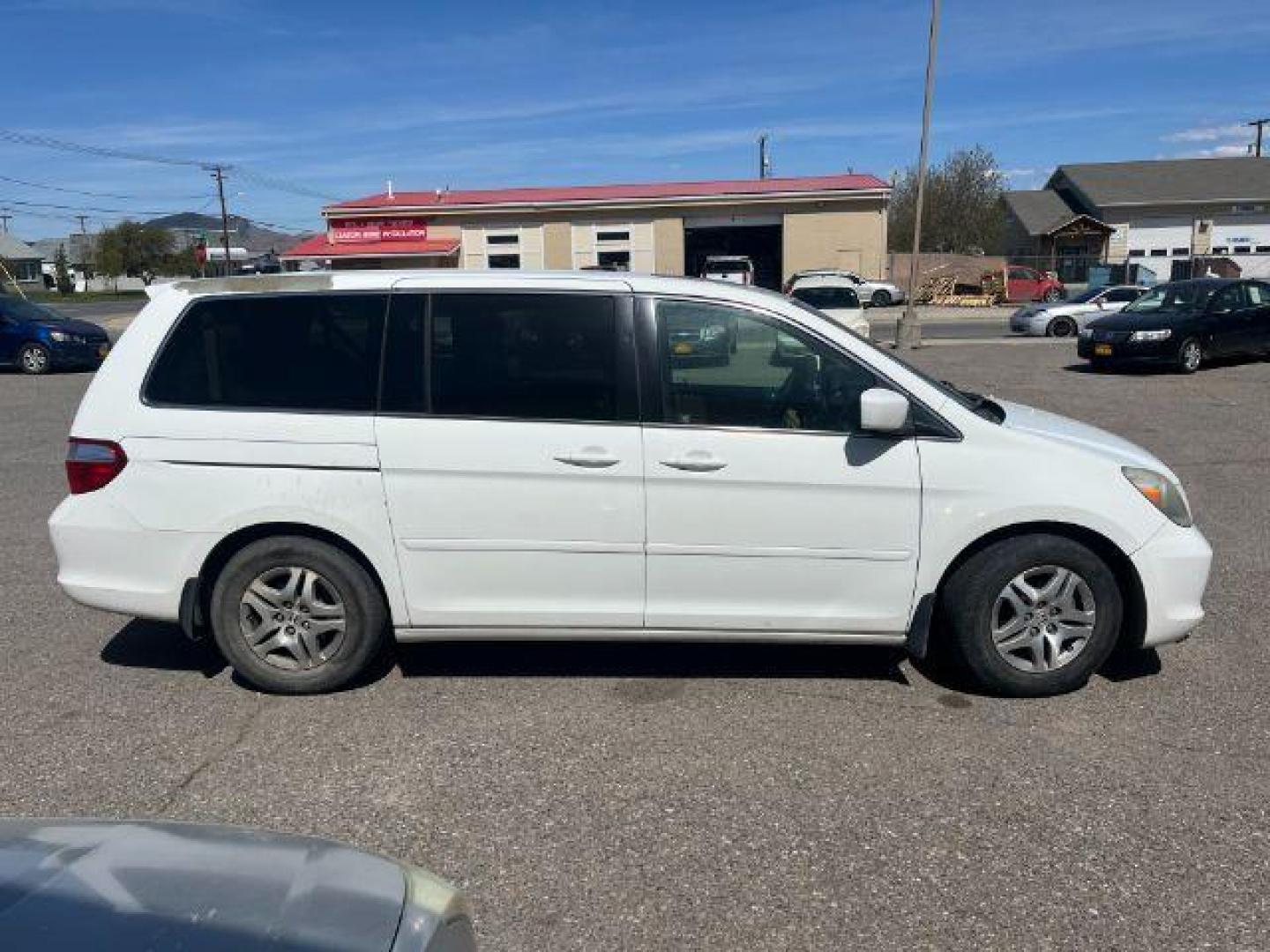 2005 Honda Odyssey EX w/ Leather DVD (5FNRL38745B) with an 3.5L V6 SOHC 24V engine, 5-Speed Automatic transmission, located at 1821 N Montana Ave., Helena, MT, 59601, 46.603447, -112.022781 - Photo#2