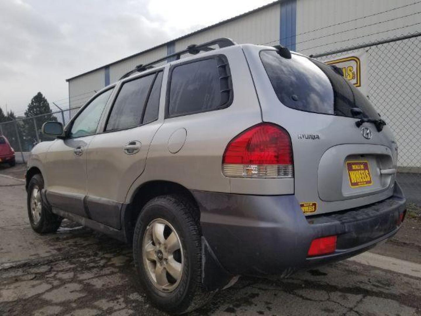 2005 Hyundai Santa Fe GLS 2.7L 4WD (KM8SC73D65U) with an 2.7L V6 DOHC 24V engine, 4-Speed Automatic transmission, located at 1800 West Broadway, Missoula, 59808, (406) 543-1986, 46.881348, -114.023628 - Photo#5