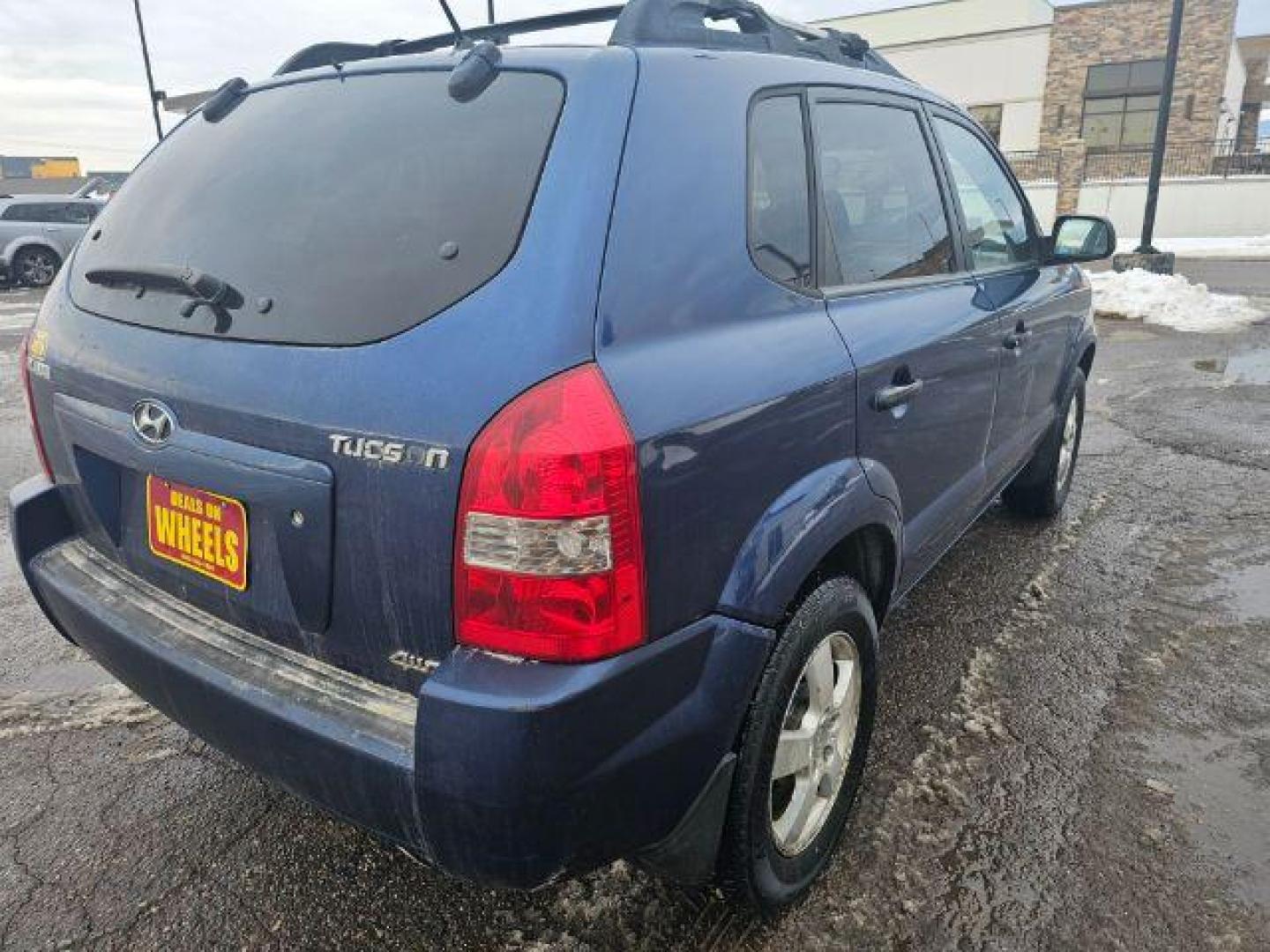 2005 Hyundai Tucson GL 2.0 4WD (KM8JM72BX5U) with an 2.0L L4 DOHC 16V engine, 5-Speed Manual transmission, located at 1800 West Broadway, Missoula, 59808, (406) 543-1986, 46.881348, -114.023628 - Photo#3