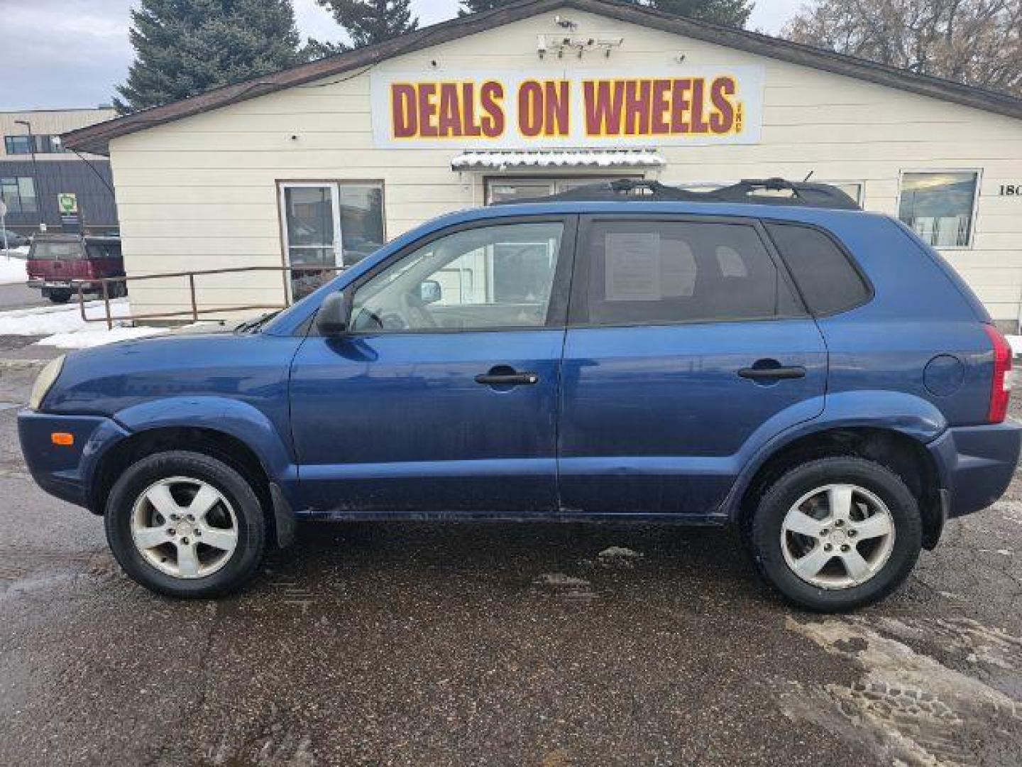 2005 Hyundai Tucson GL 2.0 4WD (KM8JM72BX5U) with an 2.0L L4 DOHC 16V engine, 5-Speed Manual transmission, located at 1800 West Broadway, Missoula, 59808, (406) 543-1986, 46.881348, -114.023628 - Photo#5