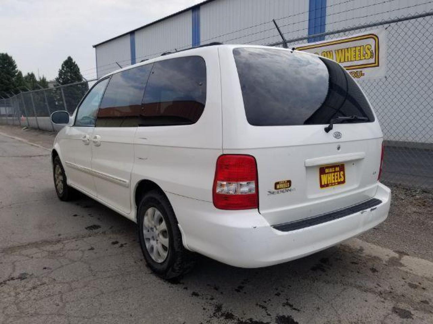 2005 Clear White /Beige Cloth Interior Kia Sedona LX (KNDUP132856) with an 3.5L V6 DOHC 16V engine, 5-Speed Automatic transmission, located at 4801 10th Ave S,, Great Falls, MT, 59405, 47.494347, -111.229942 - Photo#3