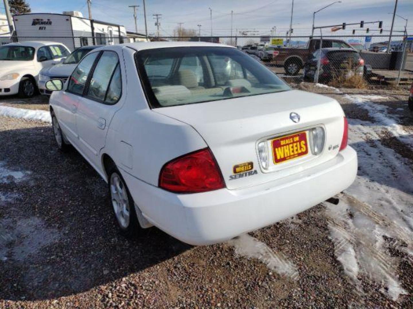 2005 Nissan Sentra 1.8 S (3N1CB51A35L) with an 1.8L L4 DOHC 16V engine, located at 4801 10th Ave S,, Great Falls, MT, 59405, 47.494347, -111.229942 - Photo#2