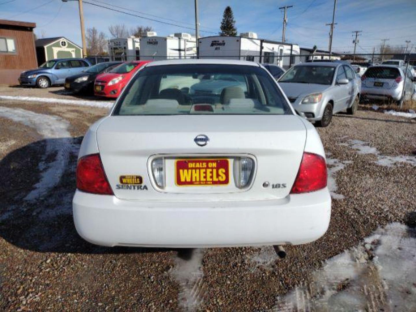 2005 Nissan Sentra 1.8 S (3N1CB51A35L) with an 1.8L L4 DOHC 16V engine, located at 4801 10th Ave S,, Great Falls, MT, 59405, 47.494347, -111.229942 - Photo#3