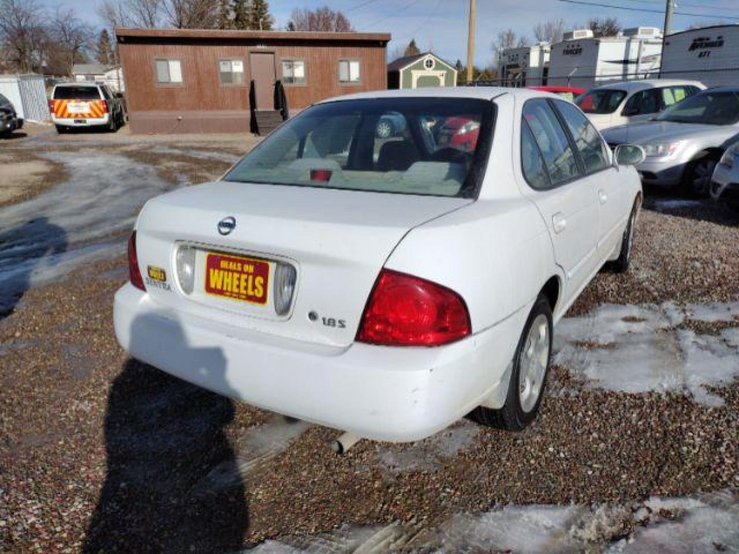 2005 Nissan Sentra 1.8 S (3N1CB51A35L) with an 1.8L L4 DOHC 16V engine, located at 4801 10th Ave S,, Great Falls, MT, 59405, 47.494347, -111.229942 - Photo#4