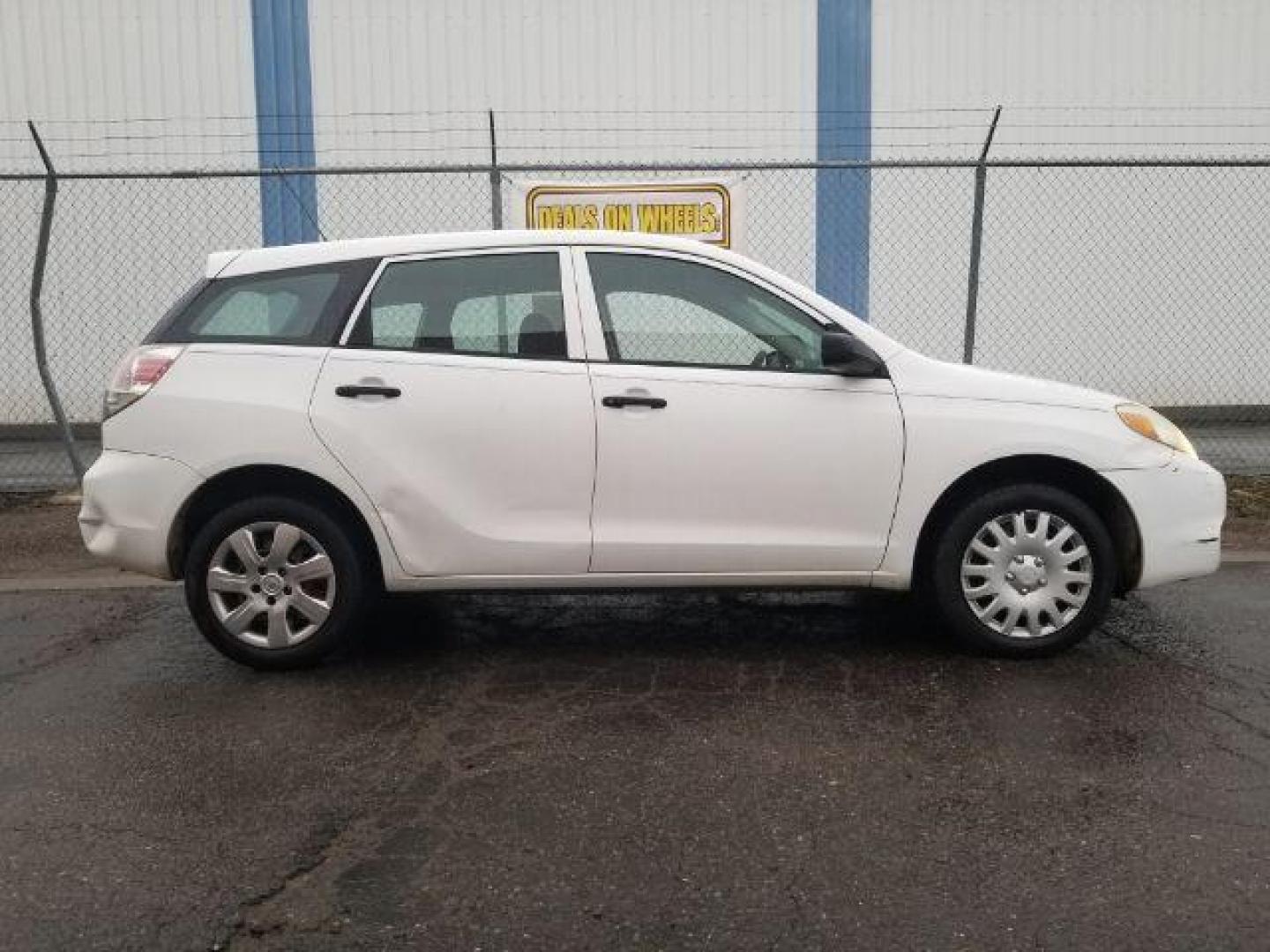 2005 Toyota Matrix 4WD (2T1LR32E55C) with an 1.8L L4 DOHC 16V engine, 4-Speed Automatic transmission, located at 1821 N Montana Ave., Helena, MT, 59601, 46.603447, -112.022781 - Photo#3