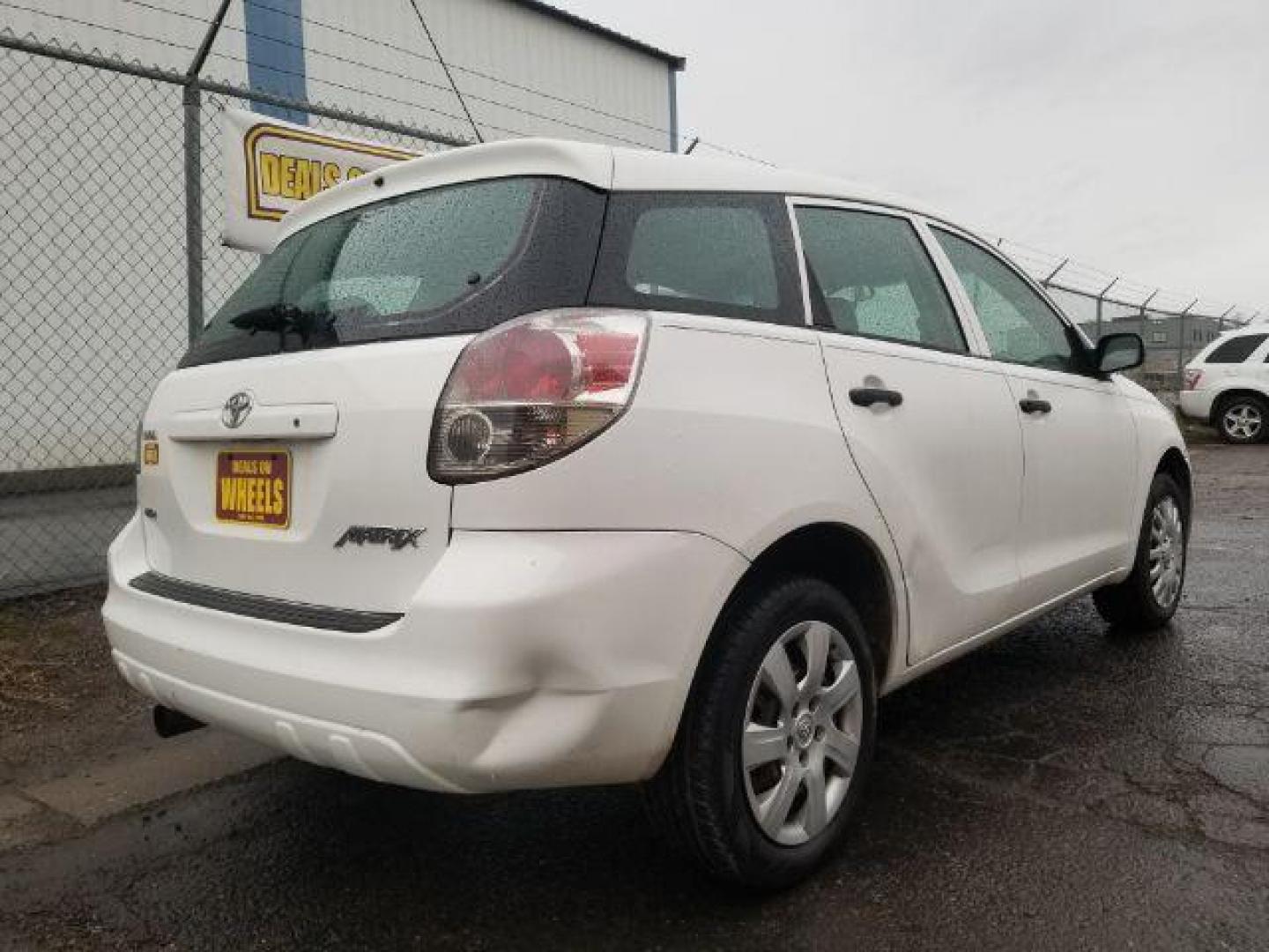 2005 Toyota Matrix 4WD (2T1LR32E55C) with an 1.8L L4 DOHC 16V engine, 4-Speed Automatic transmission, located at 1821 N Montana Ave., Helena, MT, 59601, 46.603447, -112.022781 - Photo#4