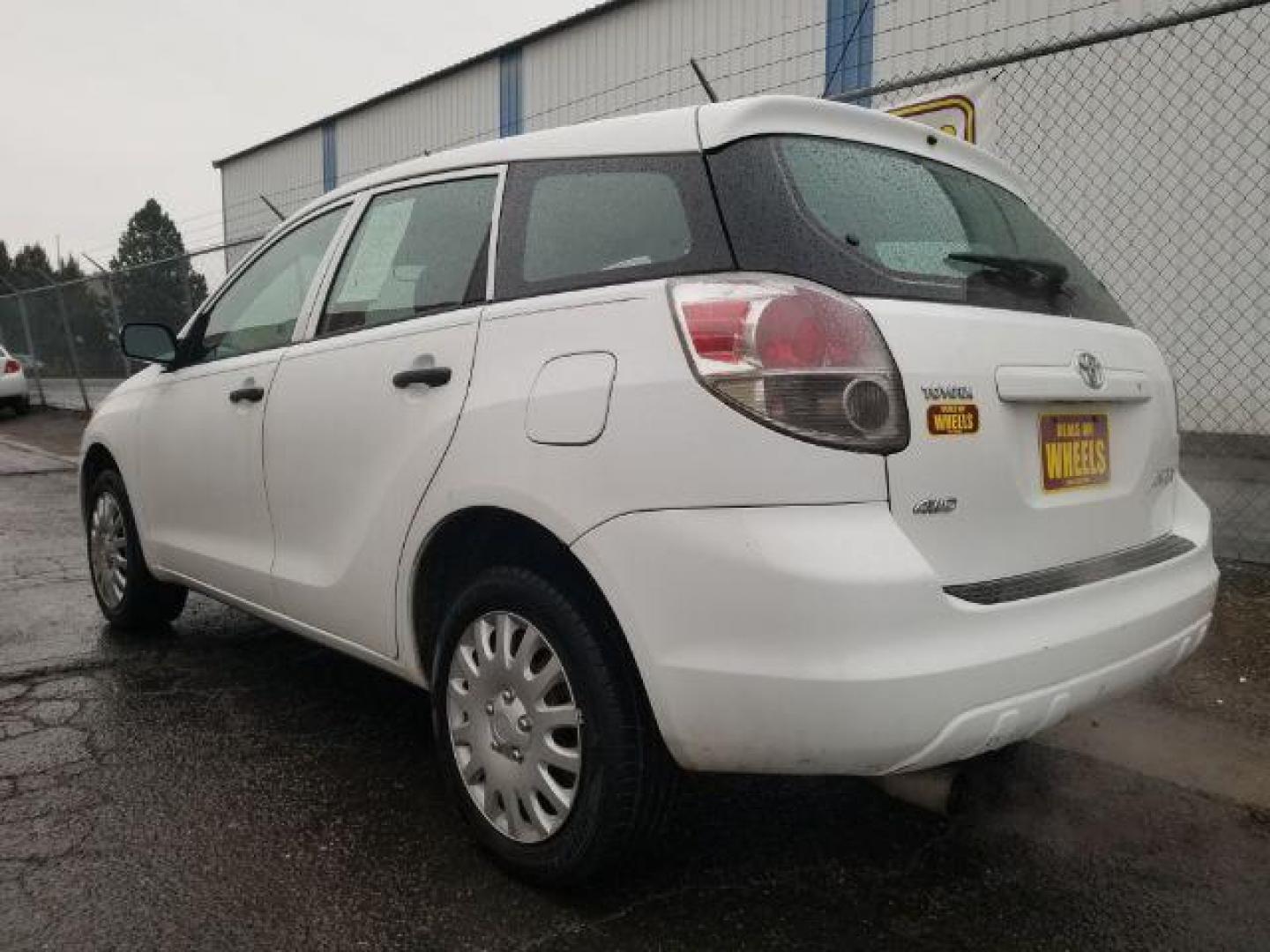 2005 Toyota Matrix 4WD (2T1LR32E55C) with an 1.8L L4 DOHC 16V engine, 4-Speed Automatic transmission, located at 1821 N Montana Ave., Helena, MT, 59601, 46.603447, -112.022781 - Photo#5