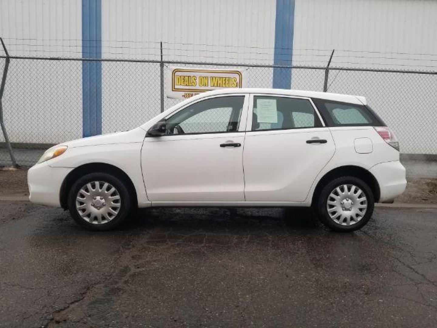 2005 Toyota Matrix 4WD (2T1LR32E55C) with an 1.8L L4 DOHC 16V engine, 4-Speed Automatic transmission, located at 1821 N Montana Ave., Helena, MT, 59601, 46.603447, -112.022781 - Photo#6