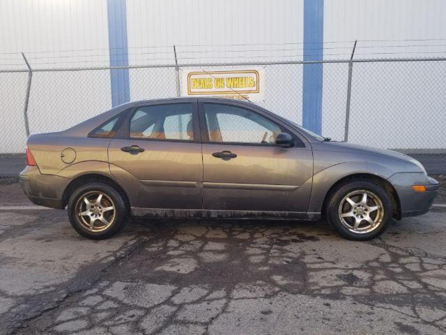 2006 Ford Focus ZX4 SE (1FAFP34N86W) with an 2.0L L4 DOHC 16V engine, located at 1800 West Broadway, Missoula, 59808, (406) 543-1986, 46.881348, -114.023628 - Photo#3