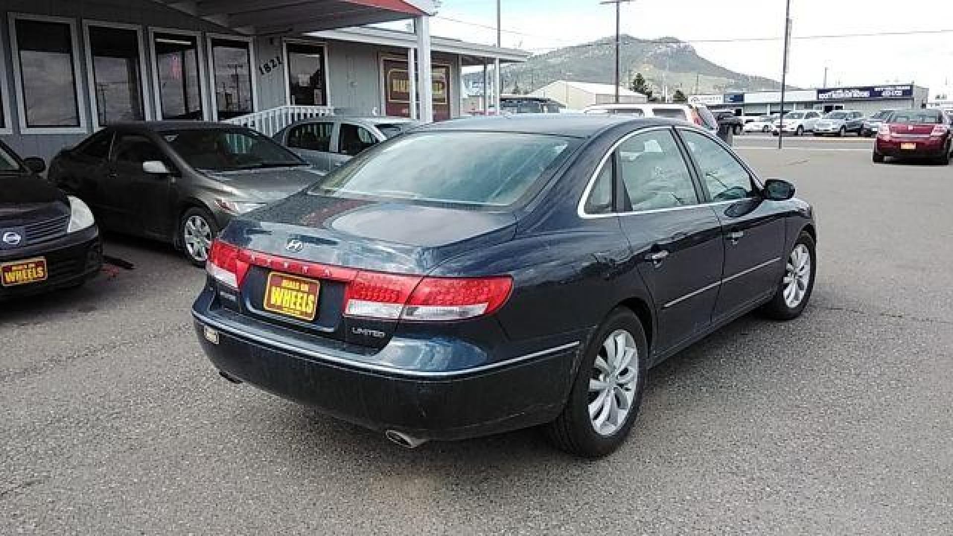 2006 BLUE HYUNDAI AZERA Limited (KMHFC46F76A) , located at 1800 West Broadway, Missoula, 59808, (406) 543-1986, 46.881348, -114.023628 - Photo#4