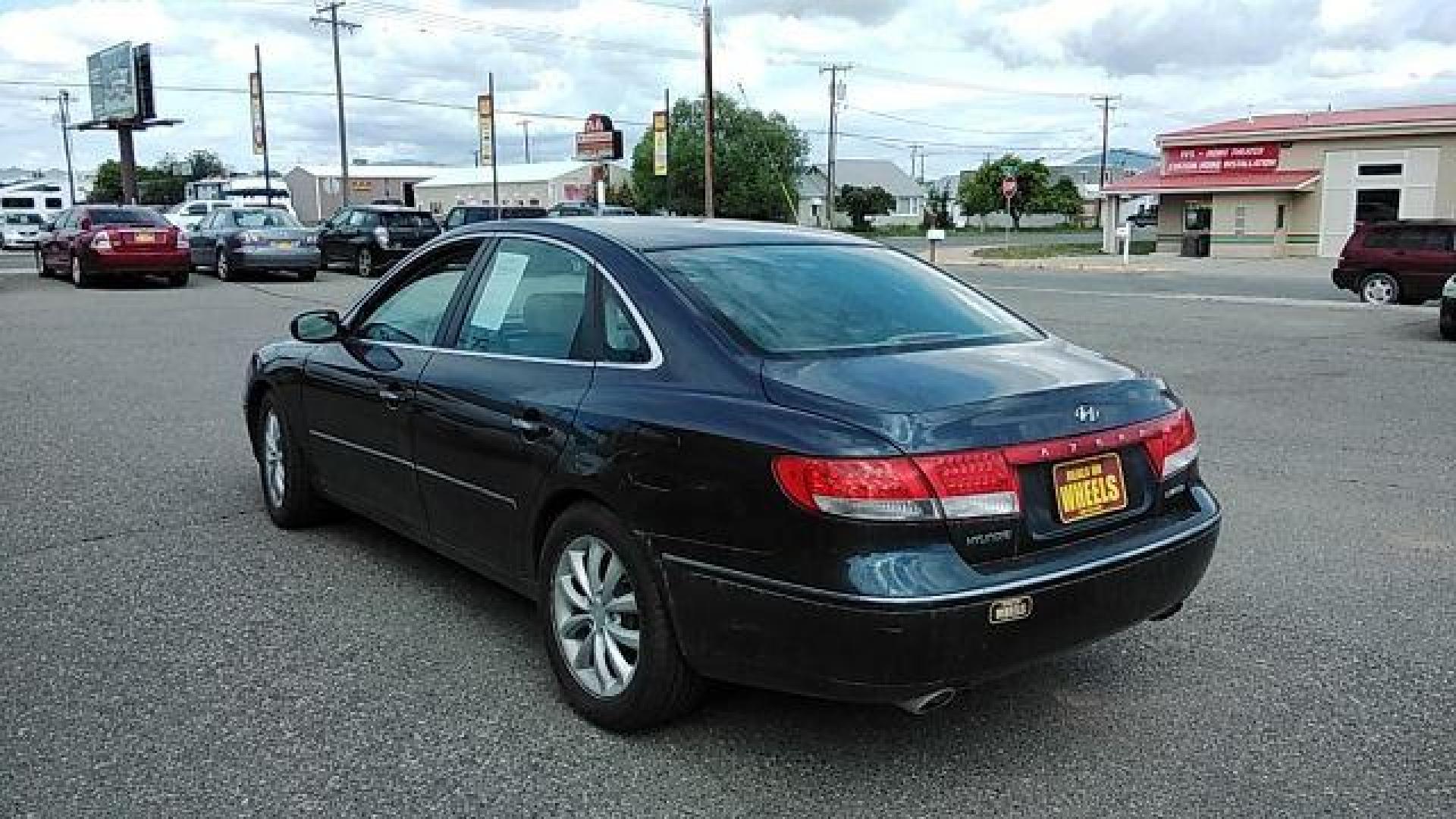 2006 BLUE HYUNDAI AZERA Limited (KMHFC46F76A) , located at 1800 West Broadway, Missoula, 59808, (406) 543-1986, 46.881348, -114.023628 - Photo#6