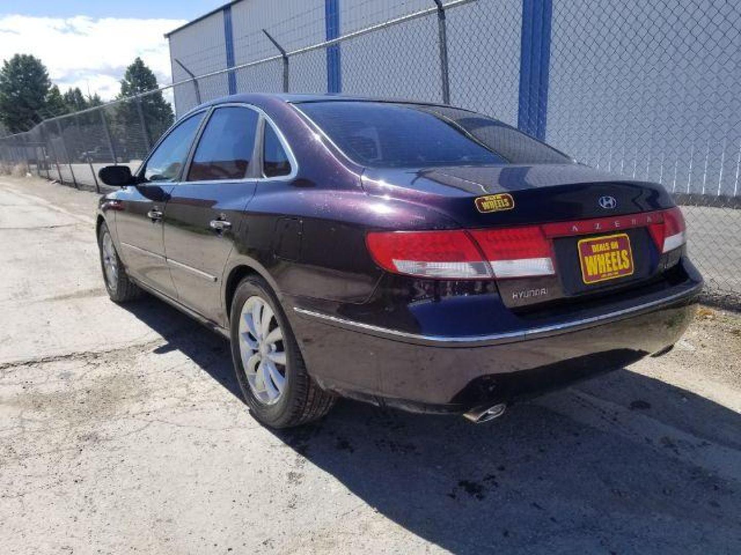 2006 Hyundai Azera Limited (KMHFC46F06A) with an 3.8L V6 DOHC 24V engine, 5-Speed Automatic transmission, located at 4801 10th Ave S,, Great Falls, MT, 59405, 47.494347, -111.229942 - Photo#3