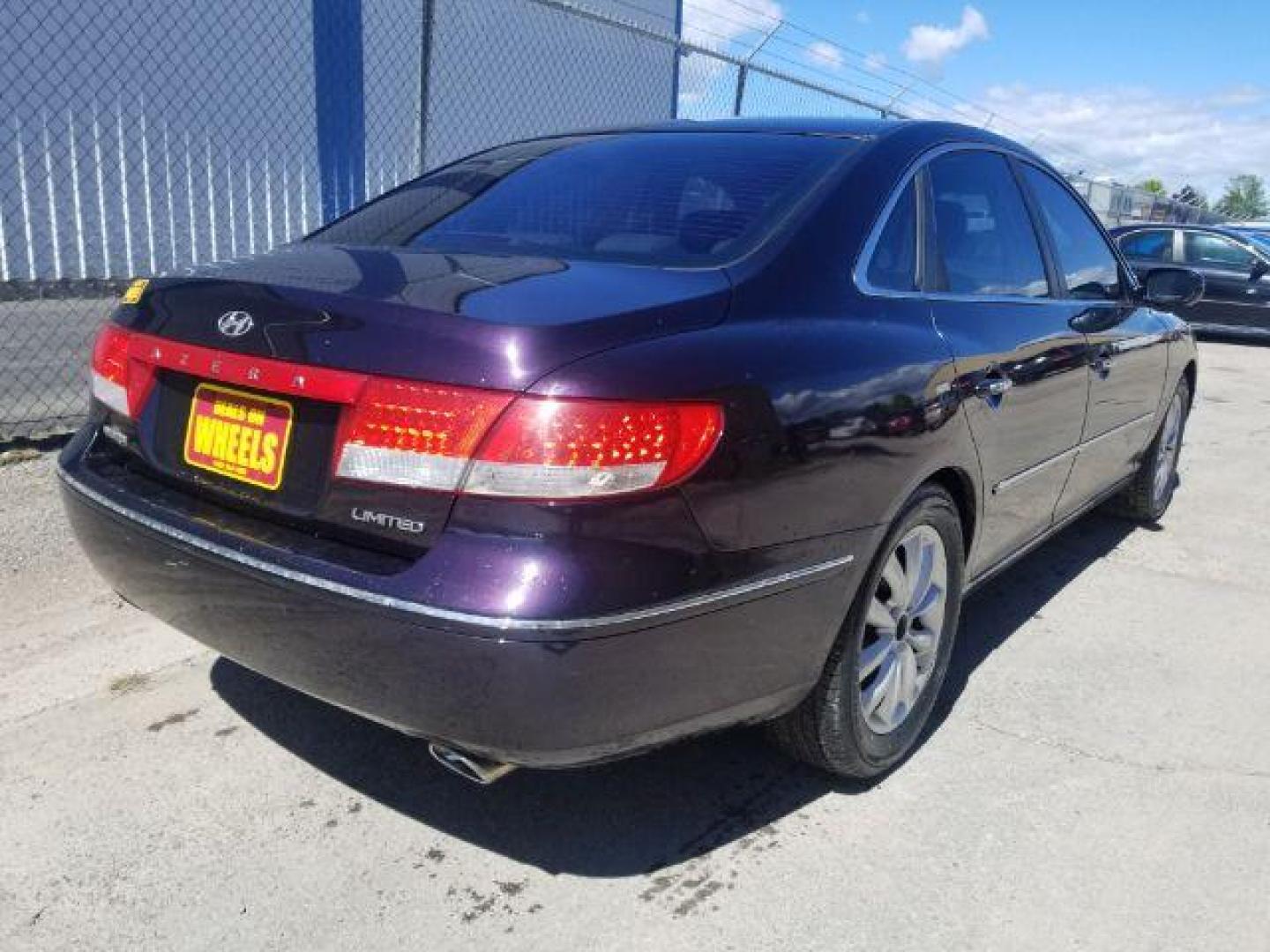 2006 Hyundai Azera Limited (KMHFC46F06A) with an 3.8L V6 DOHC 24V engine, 5-Speed Automatic transmission, located at 4801 10th Ave S,, Great Falls, MT, 59405, 47.494347, -111.229942 - Photo#4