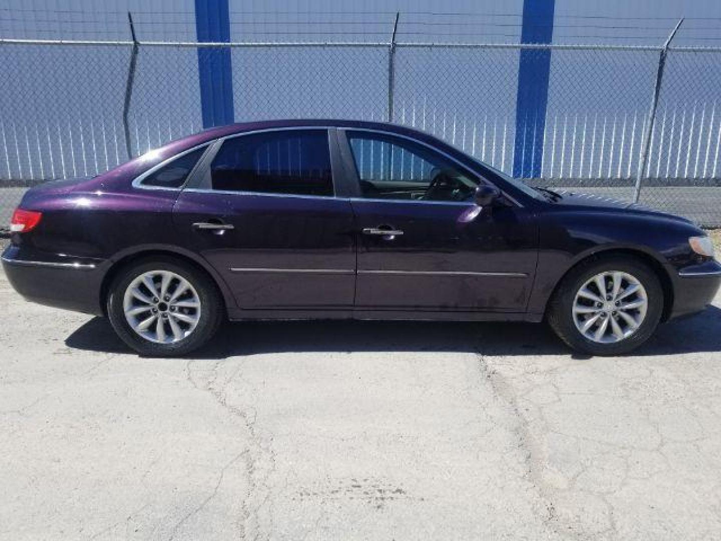 2006 Hyundai Azera Limited (KMHFC46F06A) with an 3.8L V6 DOHC 24V engine, 5-Speed Automatic transmission, located at 4801 10th Ave S,, Great Falls, MT, 59405, 47.494347, -111.229942 - Photo#5