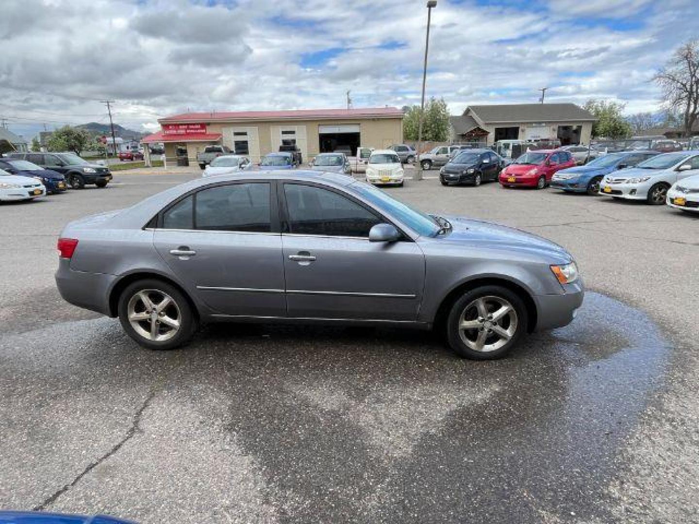 2006 Hyundai Sonata GLS (5NPEU46F06H) with an 3.3L V6 DOHC 24V engine, located at 1821 N Montana Ave., Helena, MT, 59601, 46.603447, -112.022781 - Photo#3