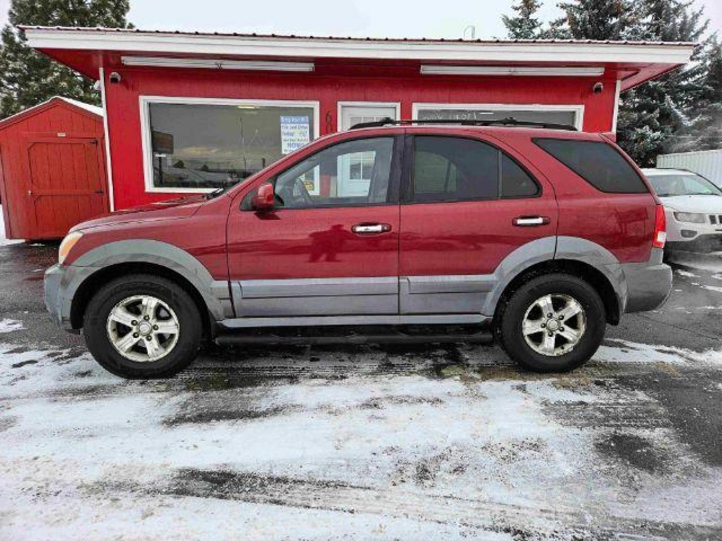 2006 Kia Sorento EX 4WD (KNDJC733665) with an 3.5L V6 DOHC 16V engine, 5-Speed Automatic transmission, located at 1800 West Broadway, Missoula, 59808, (406) 543-1986, 46.881348, -114.023628 - Photo#1