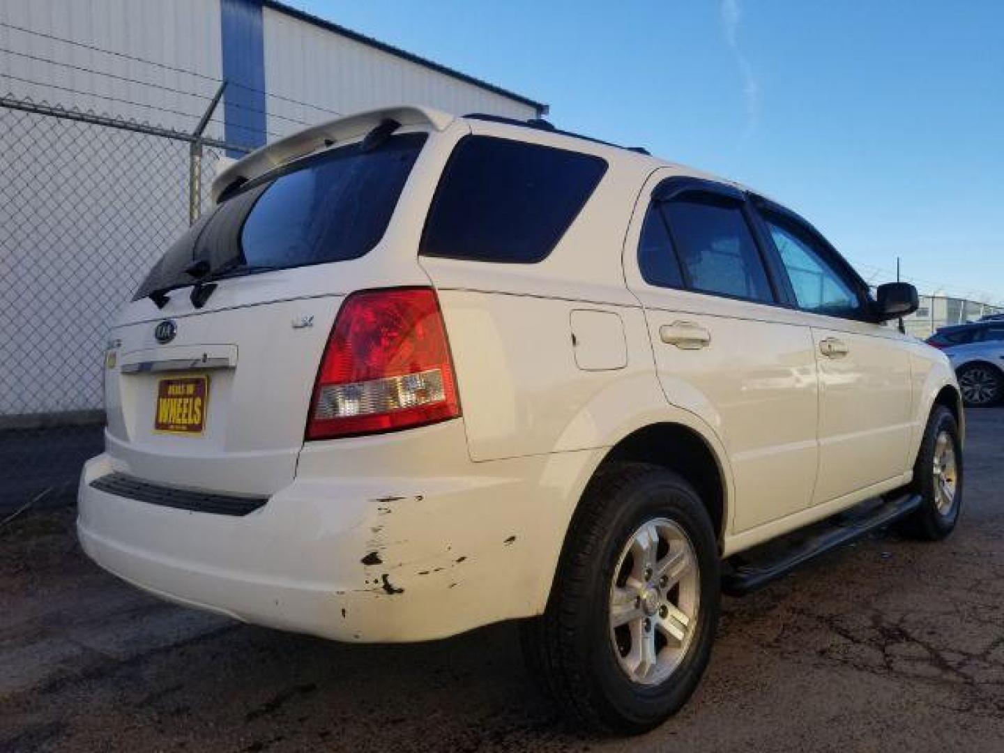 2006 Kia Sorento LX 4WD (KNDJC733865) with an 3.5L V6 DOHC 16V engine, located at 601 E. Idaho St., Kalispell, MT, 59901, 48.203983, -114.308662 - Photo#4