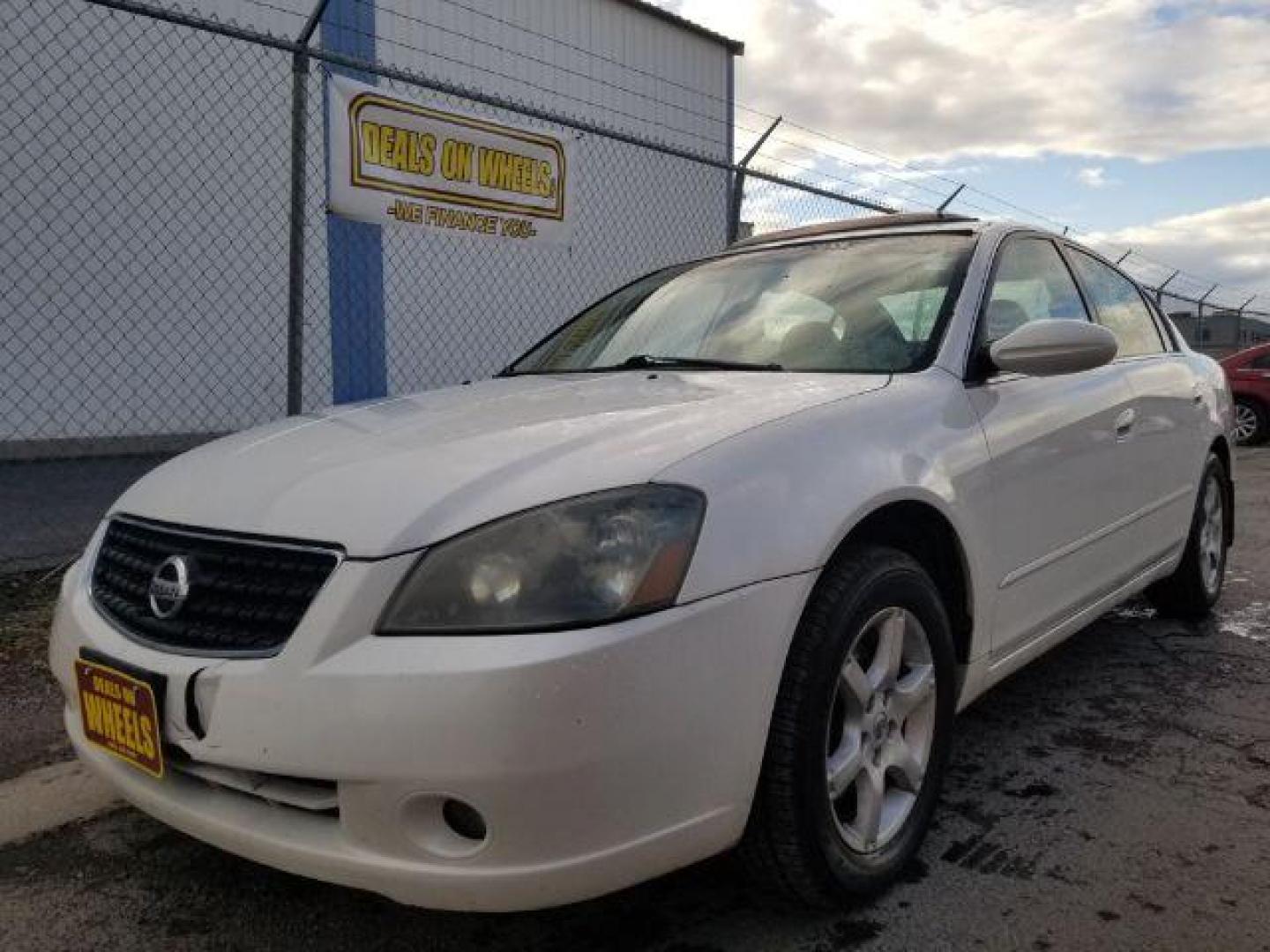 2006 Nissan Altima 3.5 SE (1N4BL11D46N) with an 3.5L V6 DOHC 24V engine, located at 601 E. Idaho St., Kalispell, MT, 59901, 48.203983, -114.308662 - Photo#0