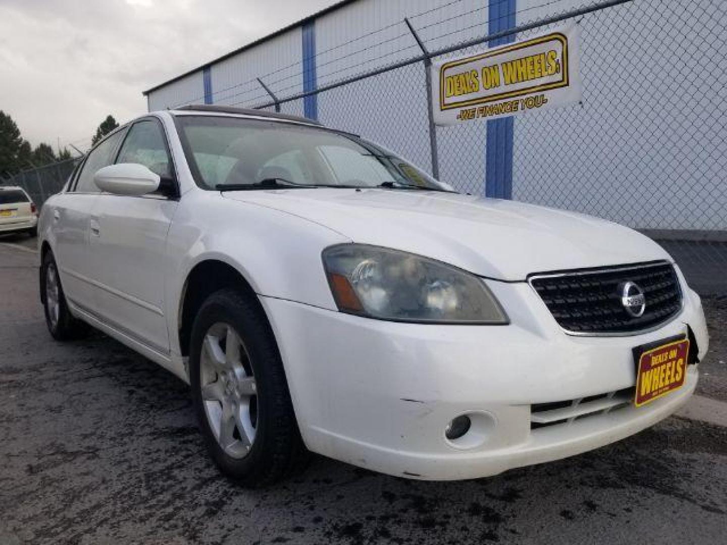 2006 Nissan Altima 3.5 SE (1N4BL11D46N) with an 3.5L V6 DOHC 24V engine, located at 601 E. Idaho St., Kalispell, MT, 59901, 48.203983, -114.308662 - Photo#2