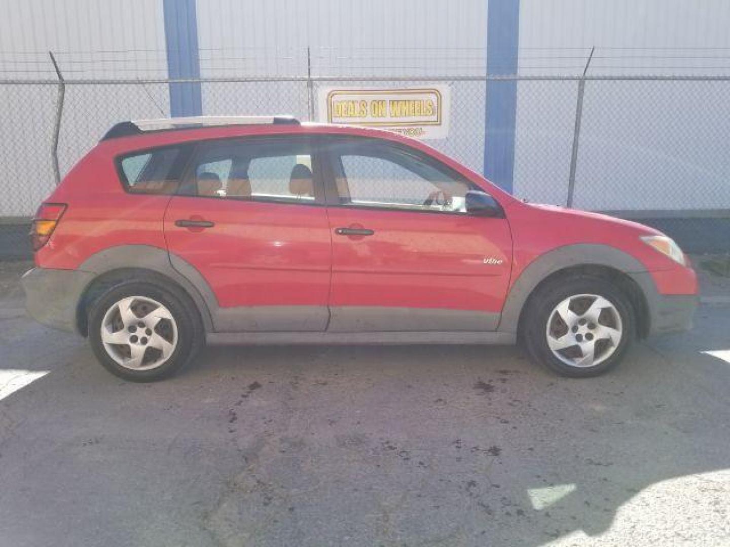 2006 Pontiac Vibe Base (5Y2SL67846Z) with an 1.8L L4 DOHC 16V engine, located at 601 E. Idaho St., Kalispell, MT, 59901, 48.203983, -114.308662 - Photo#5