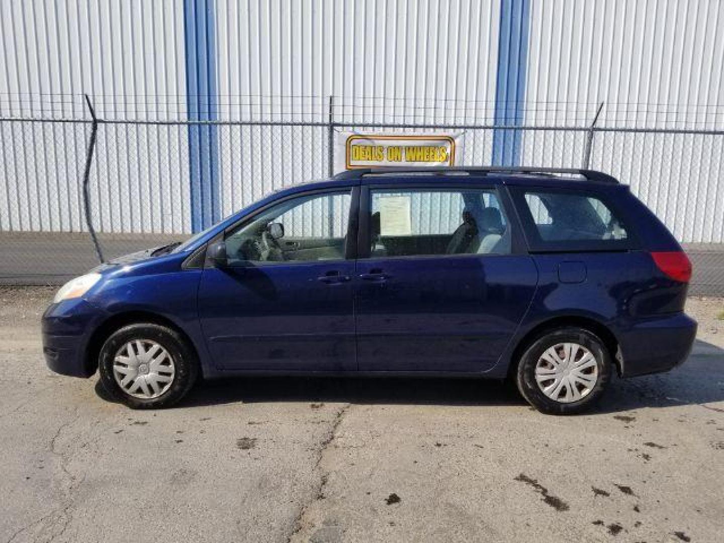 2006 Toyota Sienna LE 8-Passenger (5TDZA23C96S) with an 3.3L V6 DOHC 24V engine, 5-Speed Automatic transmission, located at 1821 N Montana Ave., Helena, MT, 59601, 46.603447, -112.022781 - Photo#2