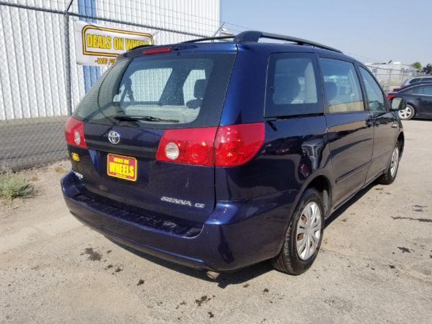 2006 Toyota Sienna LE 8-Passenger (5TDZA23C96S) with an 3.3L V6 DOHC 24V engine, 5-Speed Automatic transmission, located at 1821 N Montana Ave., Helena, MT, 59601, 46.603447, -112.022781 - Photo#4