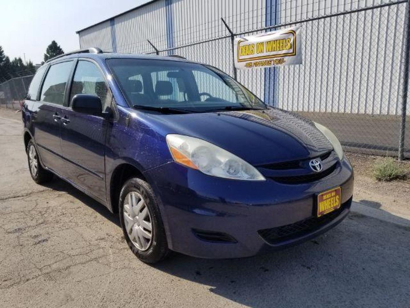 2006 Toyota Sienna LE 8-Passenger (5TDZA23C96S) with an 3.3L V6 DOHC 24V engine, 5-Speed Automatic transmission, located at 1821 N Montana Ave., Helena, MT, 59601, 46.603447, -112.022781 - Photo#6