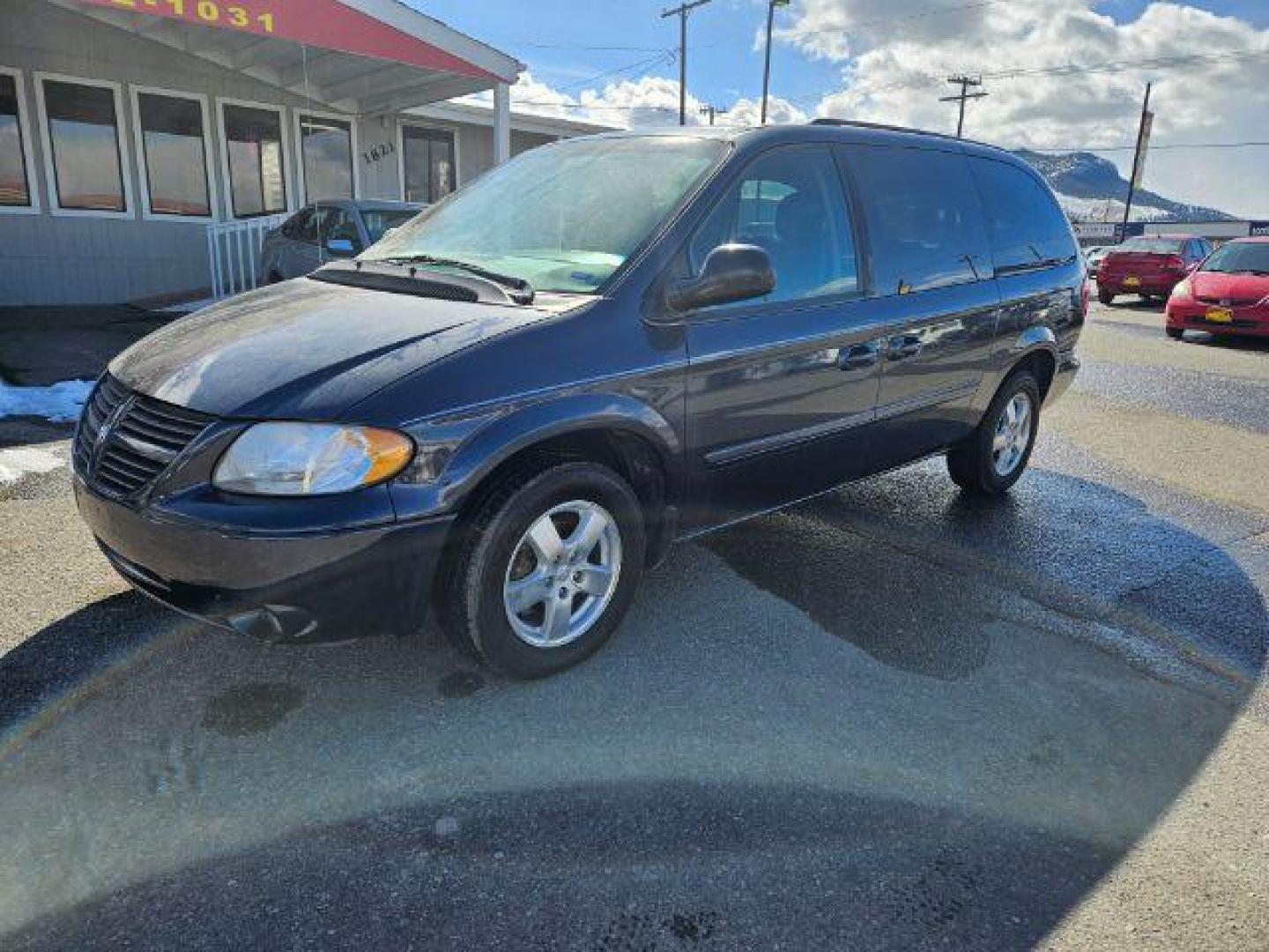 2007 Dodge Grand Caravan SXT (2D4GP44L67R) with an 3.8L V6 OHV 12V engine, 4-Speed Automatic transmission, located at 1821 N Montana Ave., Helena, MT, 59601, 46.603447, -112.022781 - Photo#0