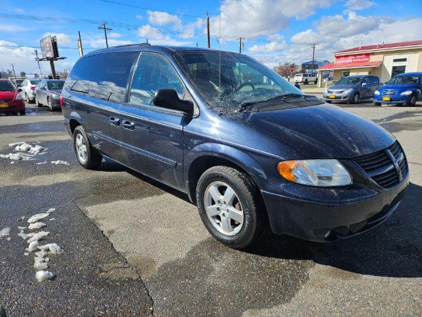 2007 Dodge Grand Caravan SXT (2D4GP44L67R) with an 3.8L V6 OHV 12V engine, 4-Speed Automatic transmission, located at 1821 N Montana Ave., Helena, MT, 59601, 46.603447, -112.022781 - Photo#1