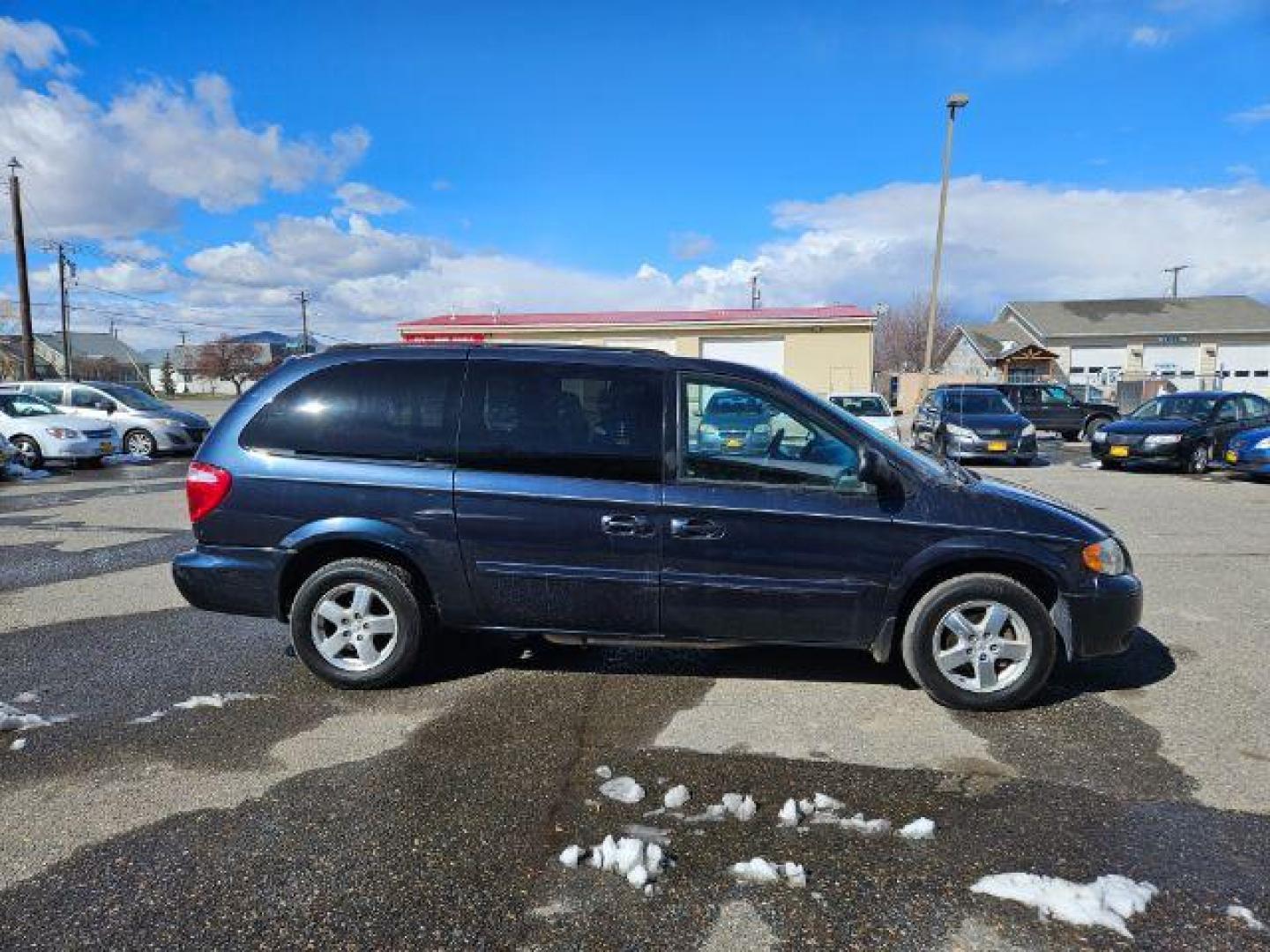 2007 Dodge Grand Caravan SXT (2D4GP44L67R) with an 3.8L V6 OHV 12V engine, 4-Speed Automatic transmission, located at 1821 N Montana Ave., Helena, MT, 59601, 46.603447, -112.022781 - Photo#2