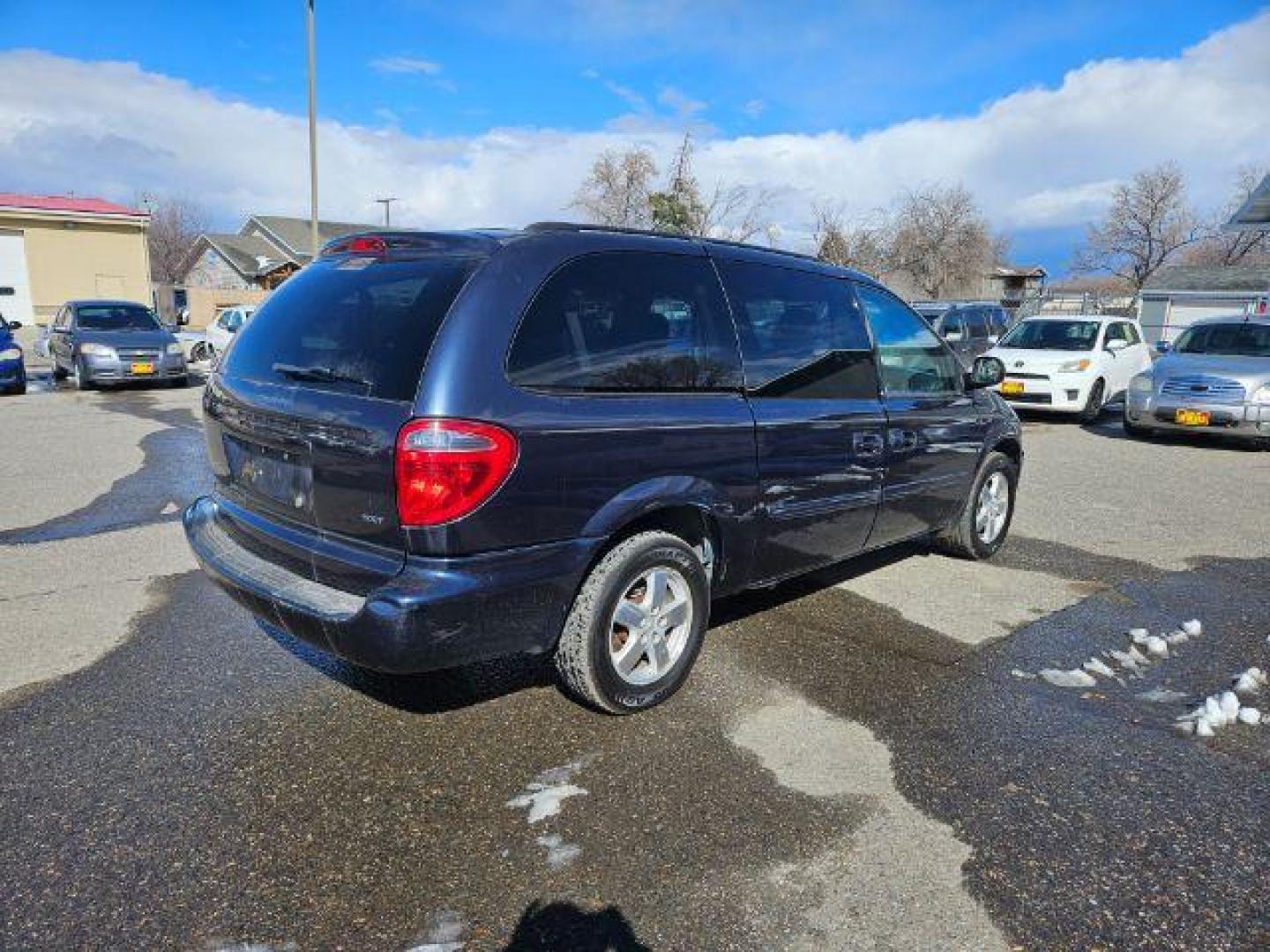 2007 Dodge Grand Caravan SXT (2D4GP44L67R) with an 3.8L V6 OHV 12V engine, 4-Speed Automatic transmission, located at 1821 N Montana Ave., Helena, MT, 59601, 46.603447, -112.022781 - Photo#3