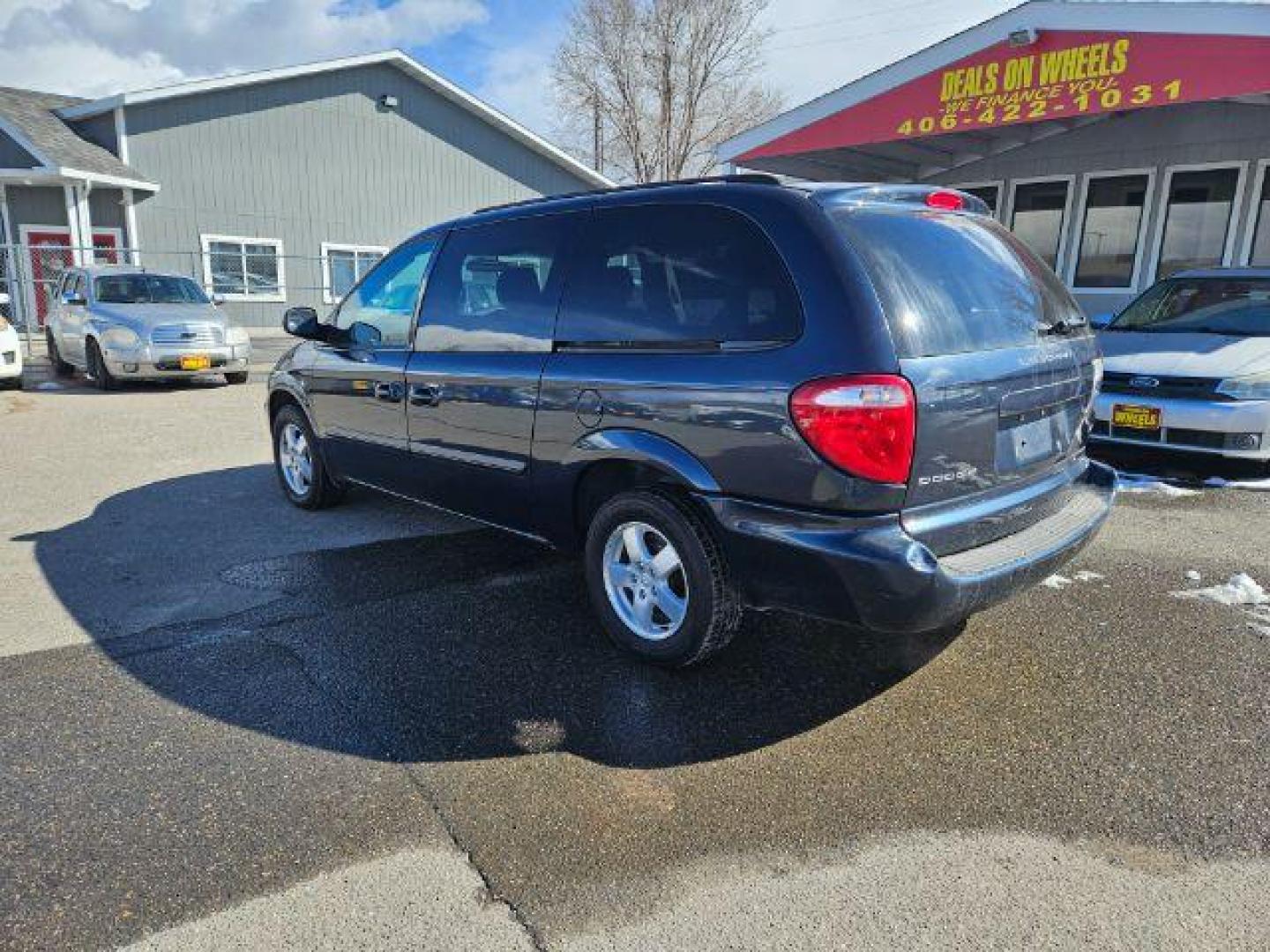 2007 Dodge Grand Caravan SXT (2D4GP44L67R) with an 3.8L V6 OHV 12V engine, 4-Speed Automatic transmission, located at 1821 N Montana Ave., Helena, MT, 59601, 46.603447, -112.022781 - Photo#4