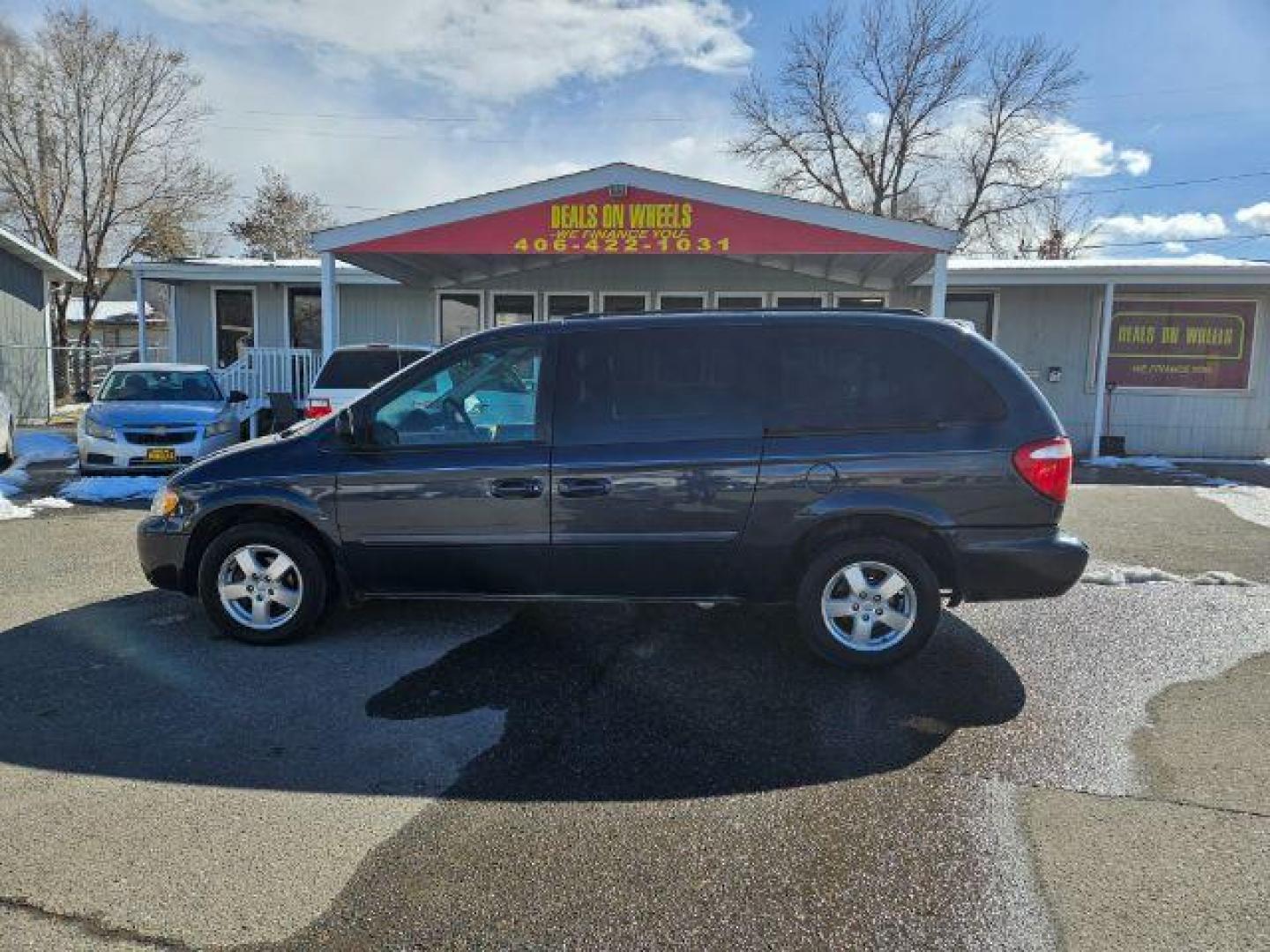 2007 Dodge Grand Caravan SXT (2D4GP44L67R) with an 3.8L V6 OHV 12V engine, 4-Speed Automatic transmission, located at 1821 N Montana Ave., Helena, MT, 59601, 46.603447, -112.022781 - Photo#5