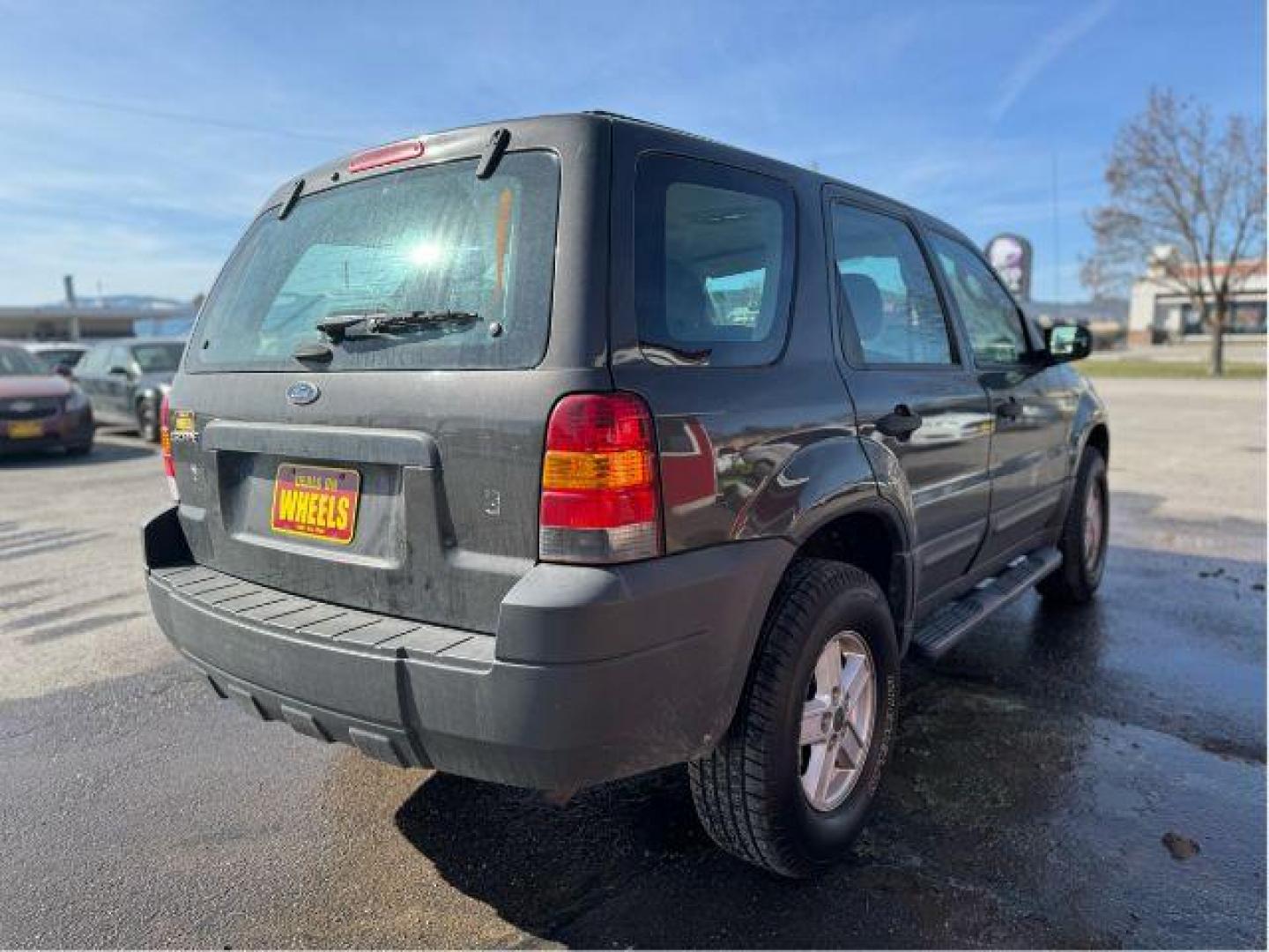 2007 Tungsten Grey Metallic Ford Escape XLS 4WD (1FMCU92Z87K) with an 2.3L L4 DOHC 16V engine, 4-Speed Automatic transmission, located at 601 E. Idaho St., Kalispell, MT, 59901, 48.203983, -114.308662 - Photo#2