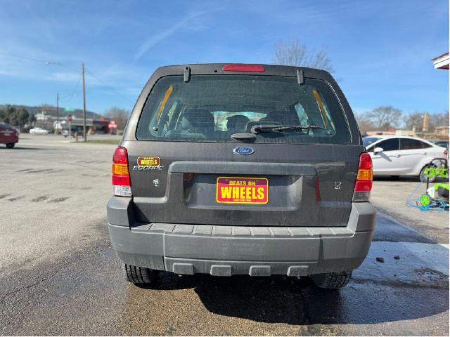 2007 Tungsten Grey Metallic Ford Escape XLS 4WD (1FMCU92Z87K) with an 2.3L L4 DOHC 16V engine, 4-Speed Automatic transmission, located at 601 E. Idaho St., Kalispell, MT, 59901, 48.203983, -114.308662 - Photo#6