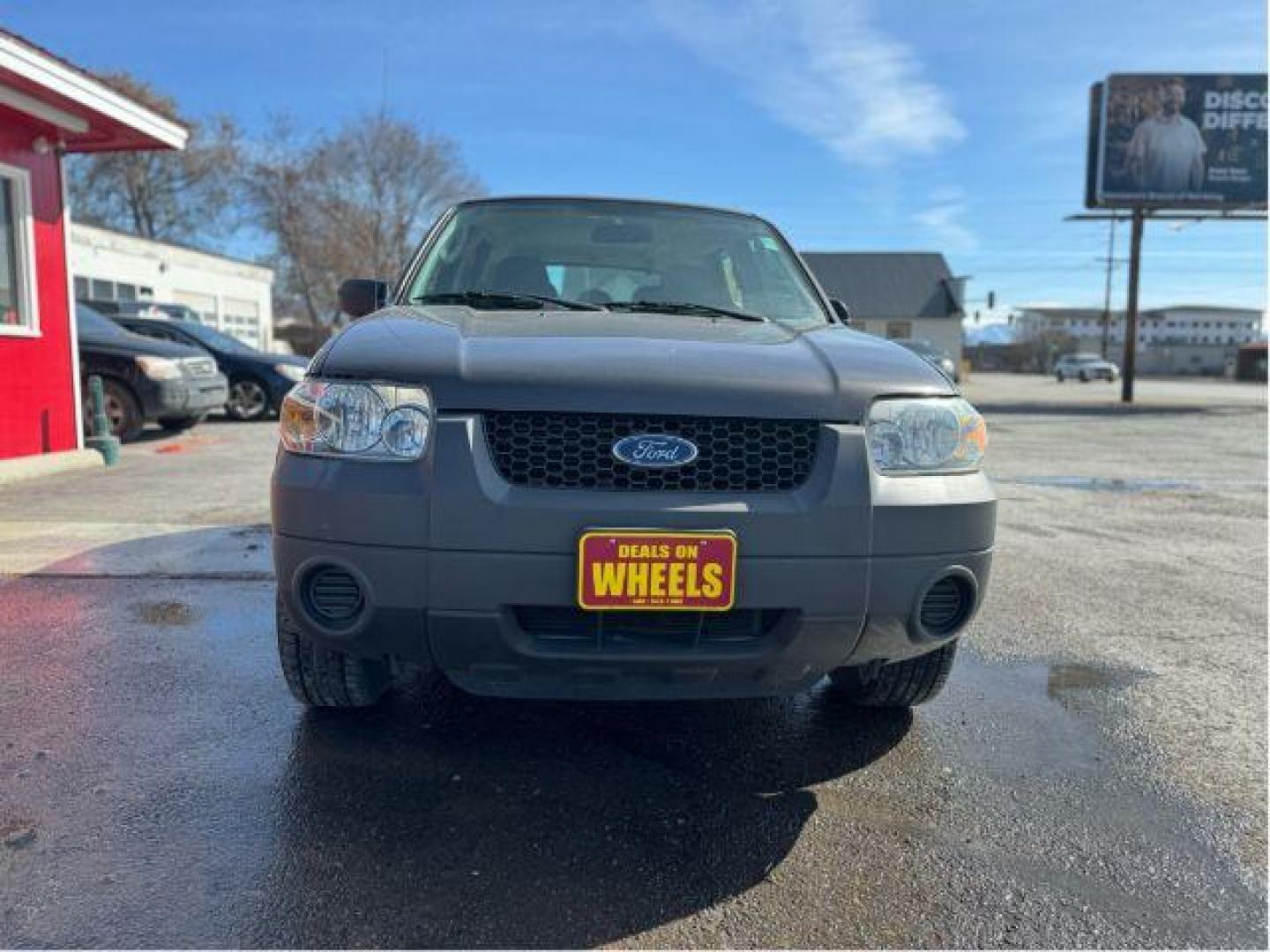 2007 Tungsten Grey Metallic Ford Escape XLS 4WD (1FMCU92Z87K) with an 2.3L L4 DOHC 16V engine, 4-Speed Automatic transmission, located at 601 E. Idaho St., Kalispell, MT, 59901, 48.203983, -114.308662 - Photo#7