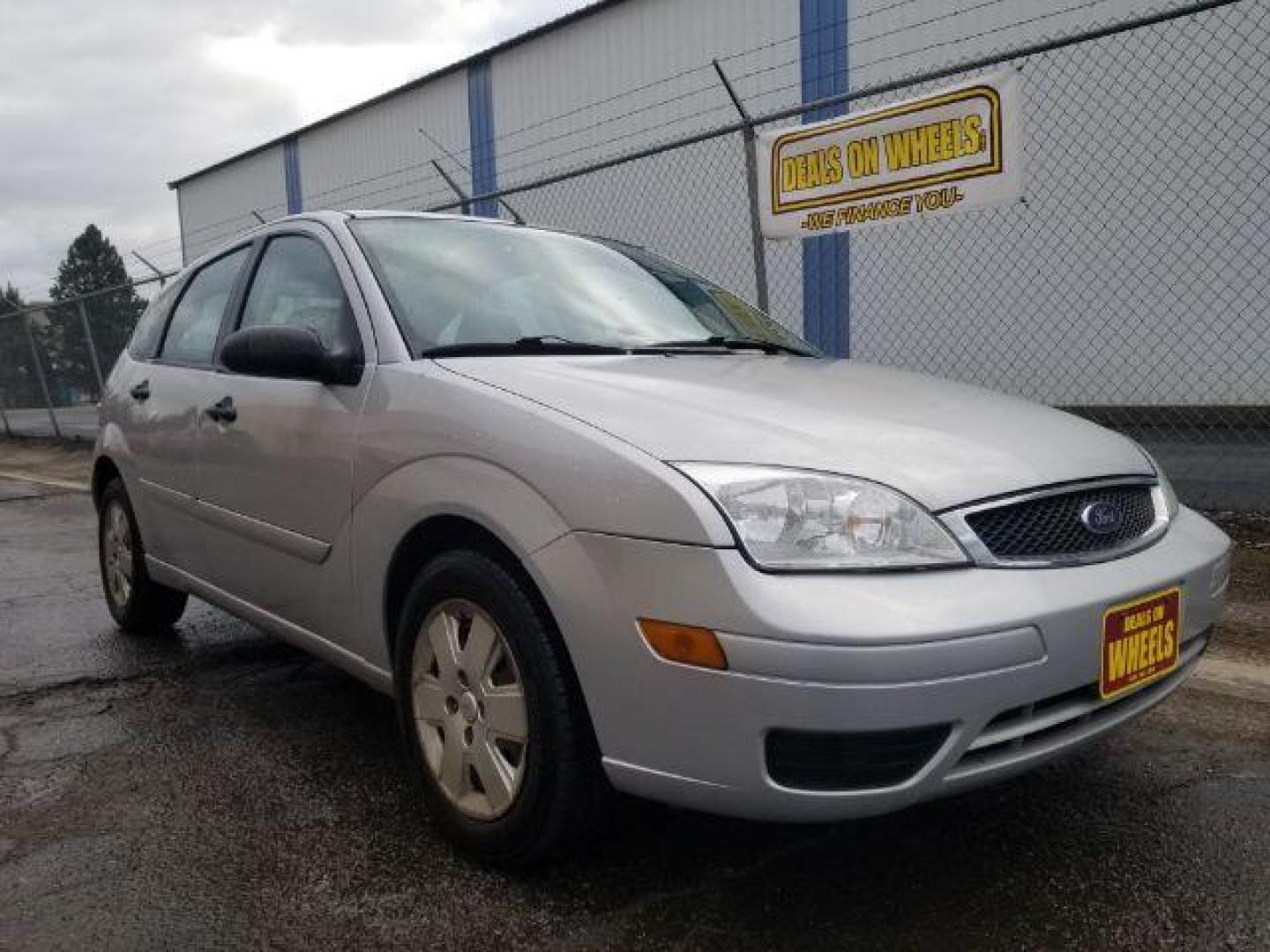 2007 Ford Focus ZX5 S (1FAHP37N07W) with an 2.0L L4 DOHC 16V engine, located at 1800 West Broadway, Missoula, 59808, (406) 543-1986, 46.881348, -114.023628 - Photo#2