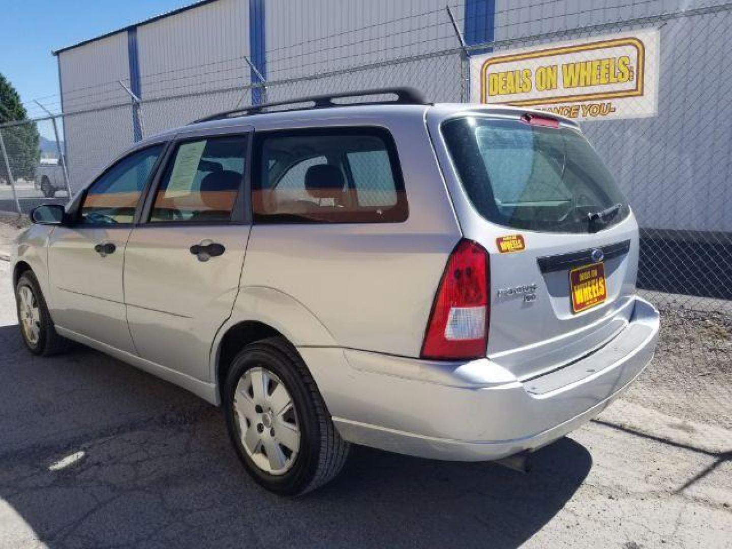 2007 Ford Focus Wagon ZXW SE (1FAHP36N27W) with an 2.0L L4 DOHC 16V engine, located at 4801 10th Ave S,, Great Falls, MT, 59405, 47.494347, -111.229942 - Photo#3