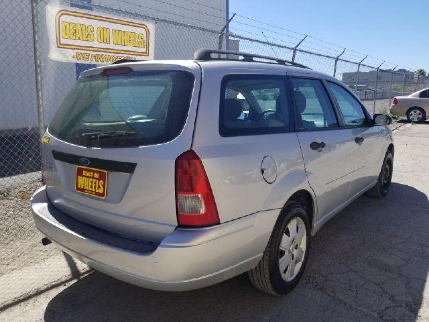 2007 Ford Focus Wagon ZXW SE (1FAHP36N27W) with an 2.0L L4 DOHC 16V engine, located at 4801 10th Ave S,, Great Falls, MT, 59405, 47.494347, -111.229942 - Photo#4