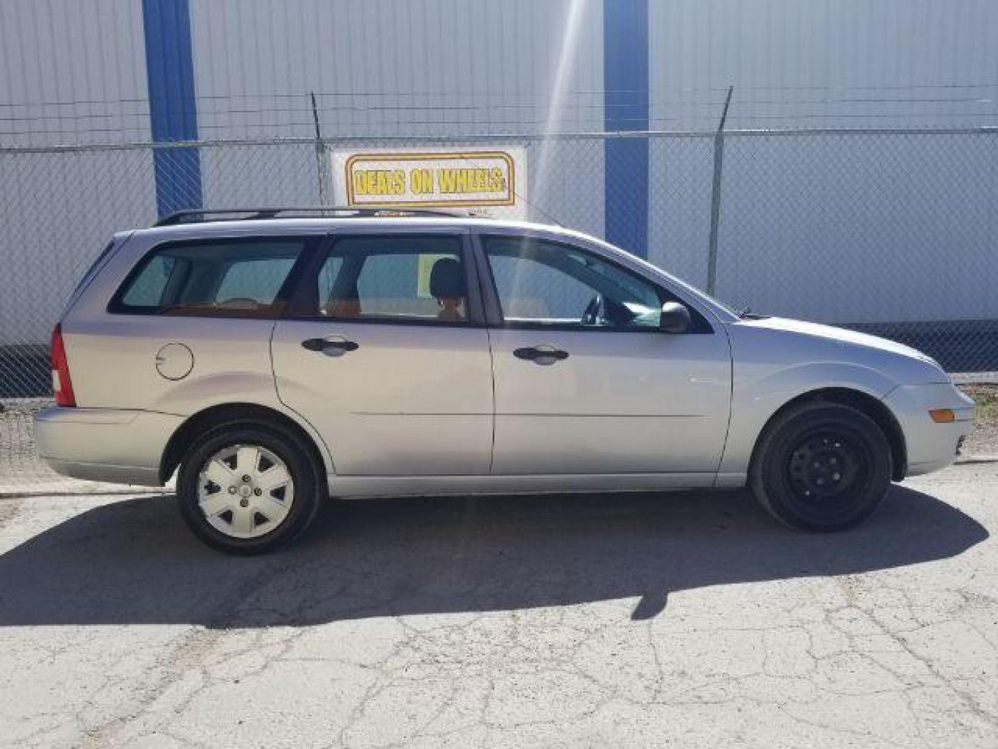 2007 Ford Focus Wagon ZXW SE (1FAHP36N27W) with an 2.0L L4 DOHC 16V engine, located at 4801 10th Ave S,, Great Falls, MT, 59405, 47.494347, -111.229942 - Photo#5